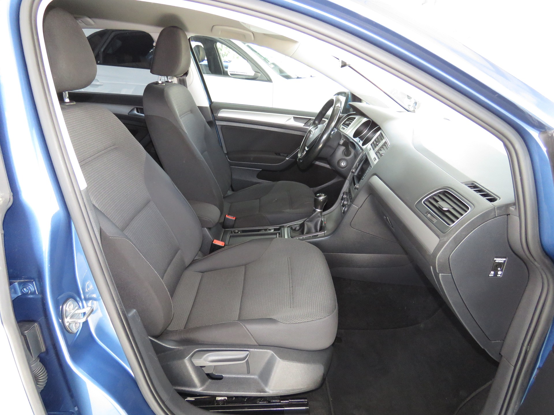 VW Golf 2.0 TDI Comfortline 4-Motion-image-11