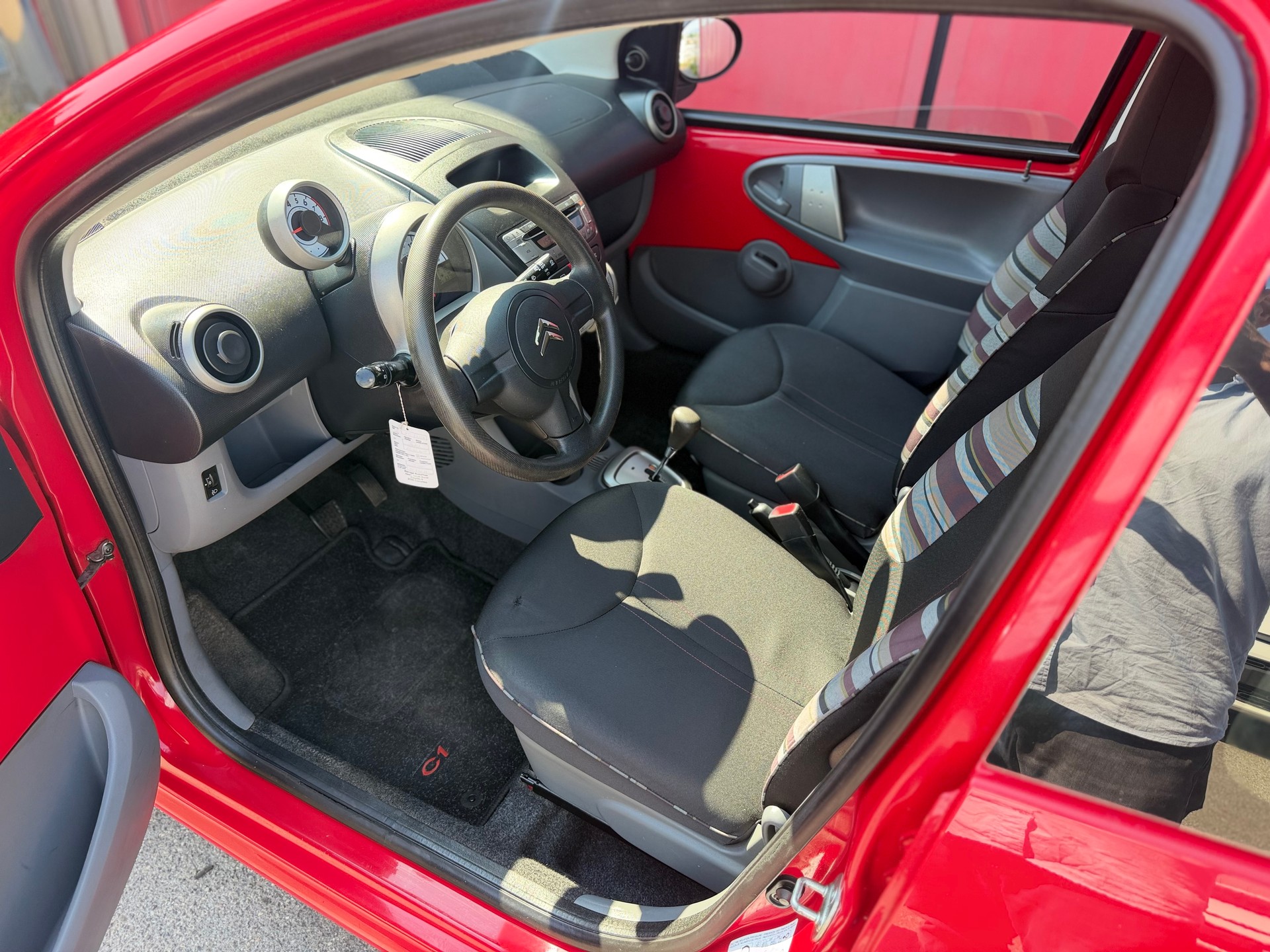 CITROEN C1 1.0i Séduction EGS-image-8