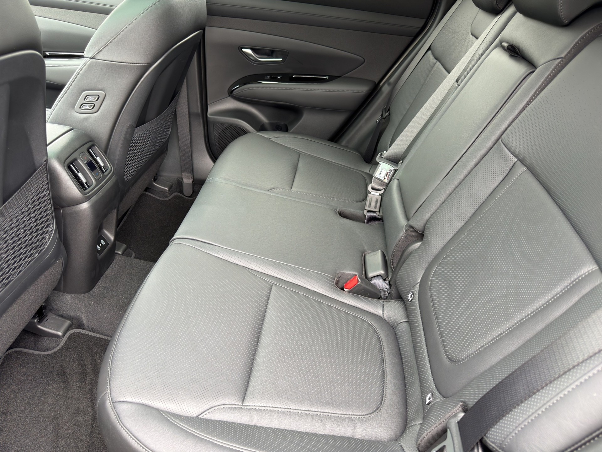 HYUNDAI Tucson 1.6 TGDI HEV Vertex Swiss Edition 4WD-image-13