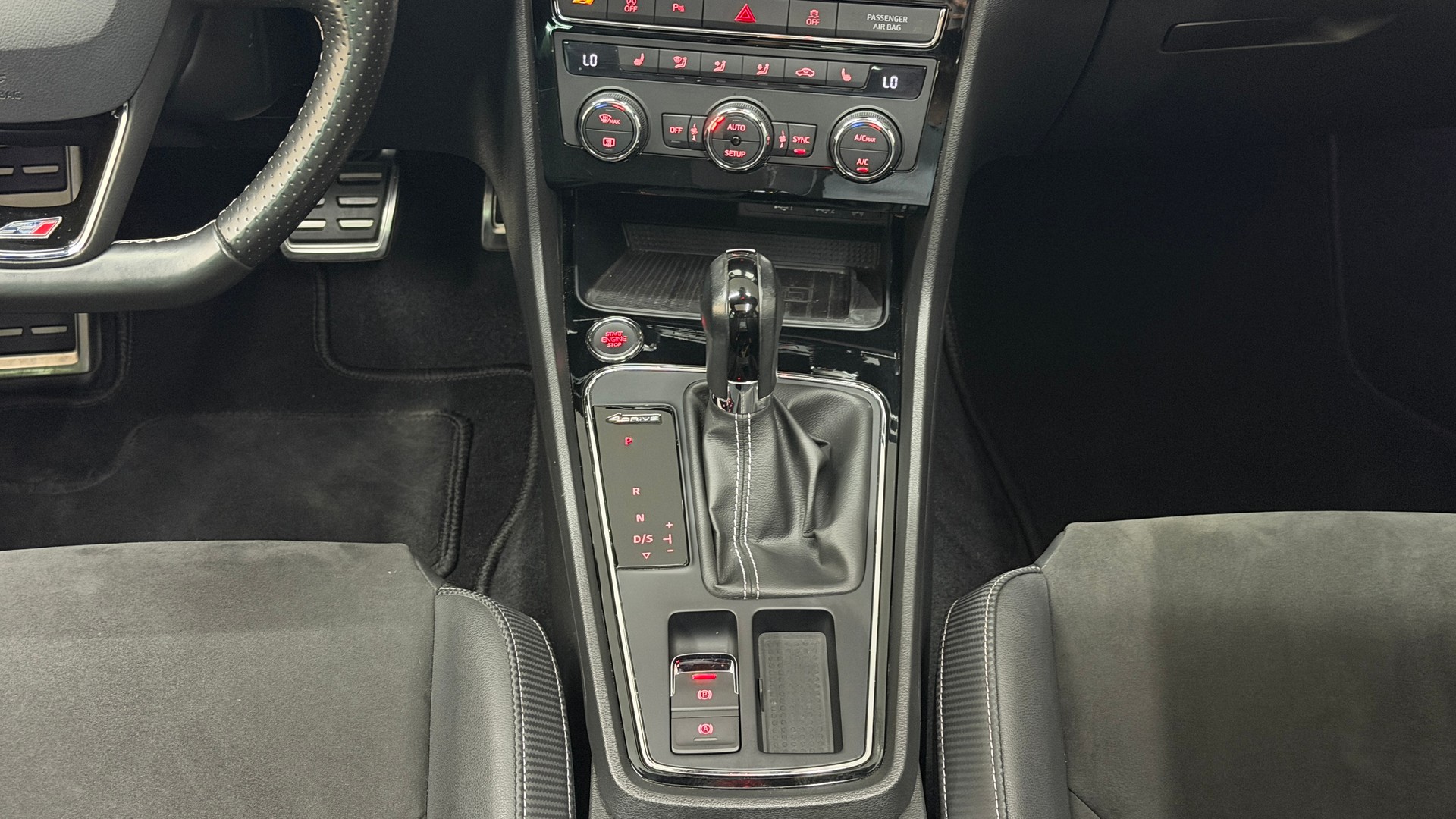 SEAT Leon ST 2.0 TSI Cupra 300 4 Drive DSG-image-13