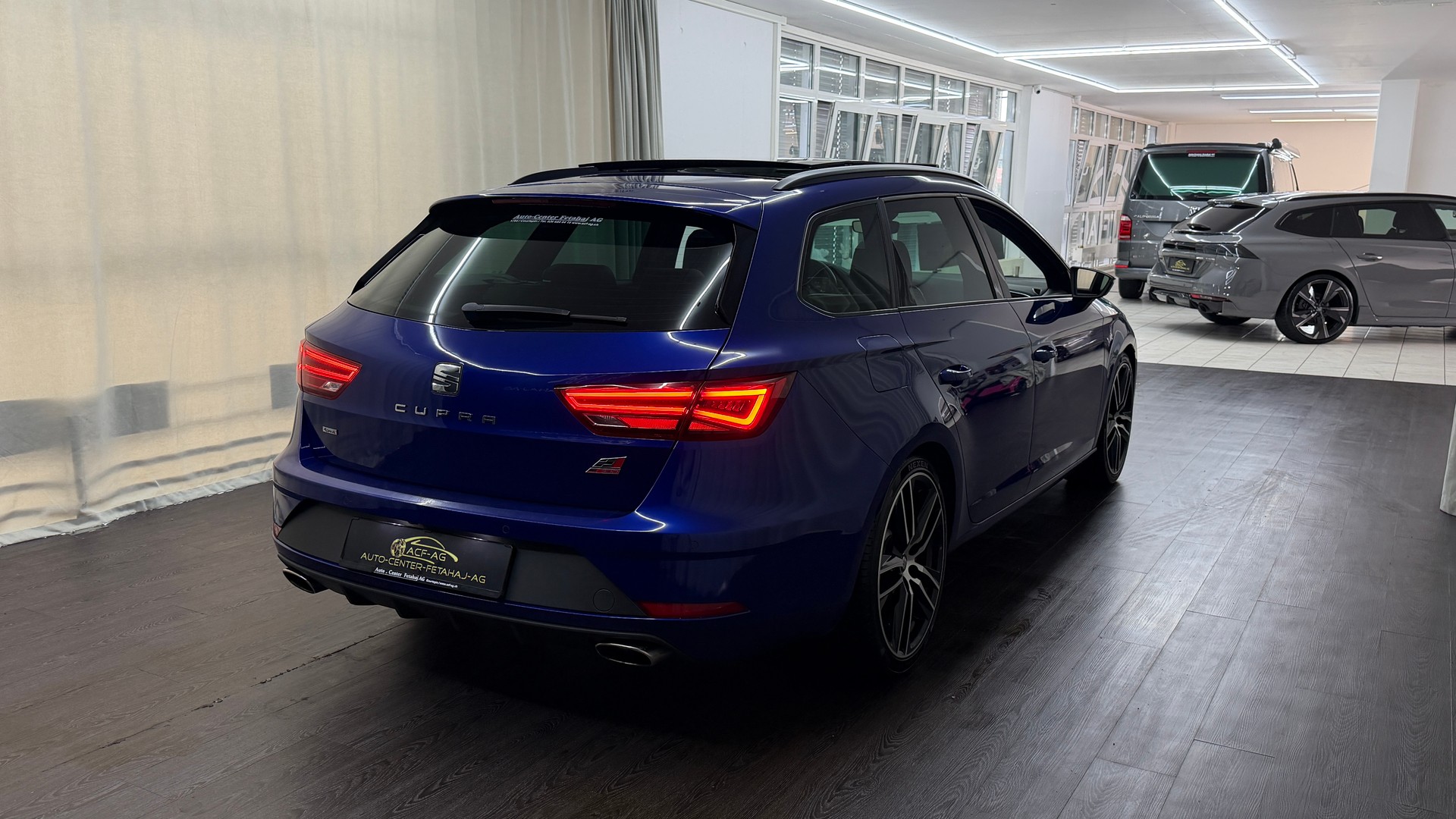 SEAT Leon ST 2.0 TSI Cupra 300 4 Drive DSG-image-3