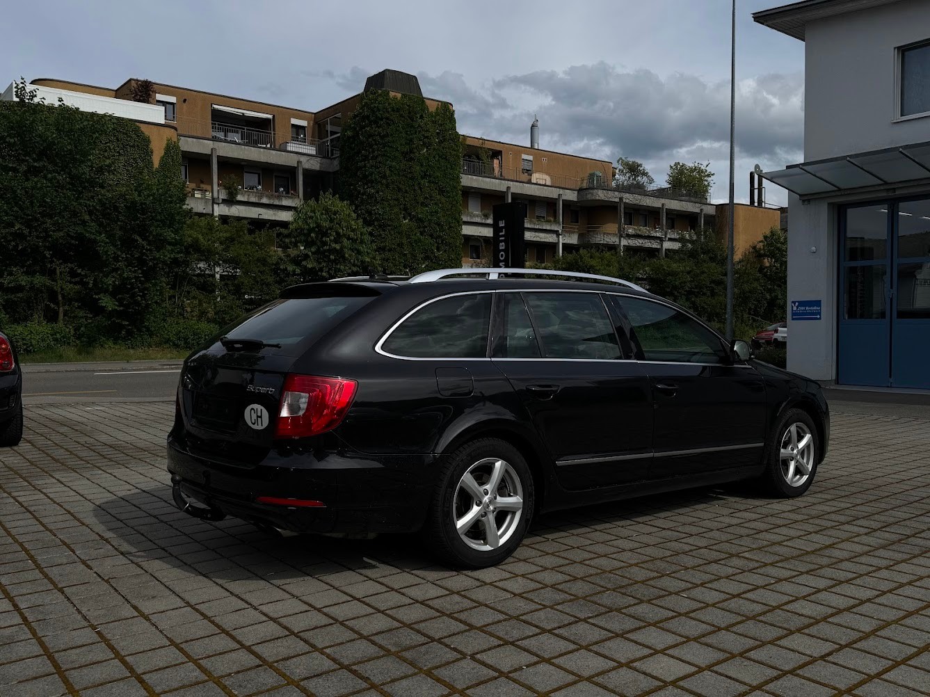 SKODA Superb Combi 2.0 TSI Elegance DSG-showroom-element-2