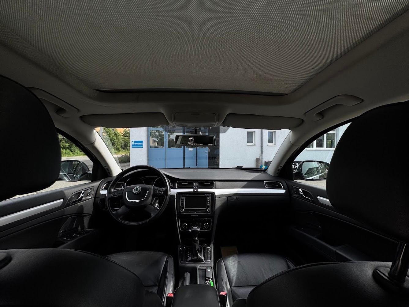 SKODA Superb Combi 2.0 TSI Elegance DSG-image-6
