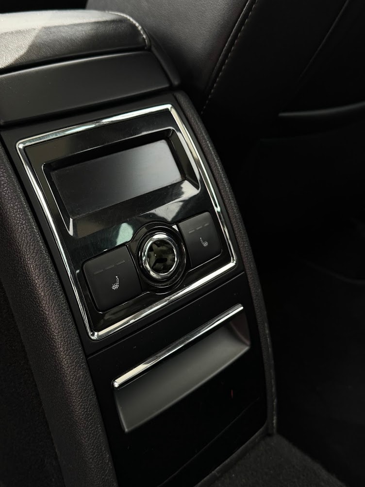 SKODA Superb Combi 2.0 TSI Elegance DSG-image-7