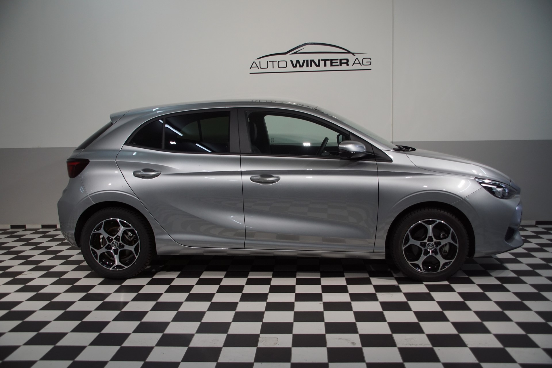 MG 3 1.5 Hybrid Luxury Aut. **Swiss-Edition**-image-4