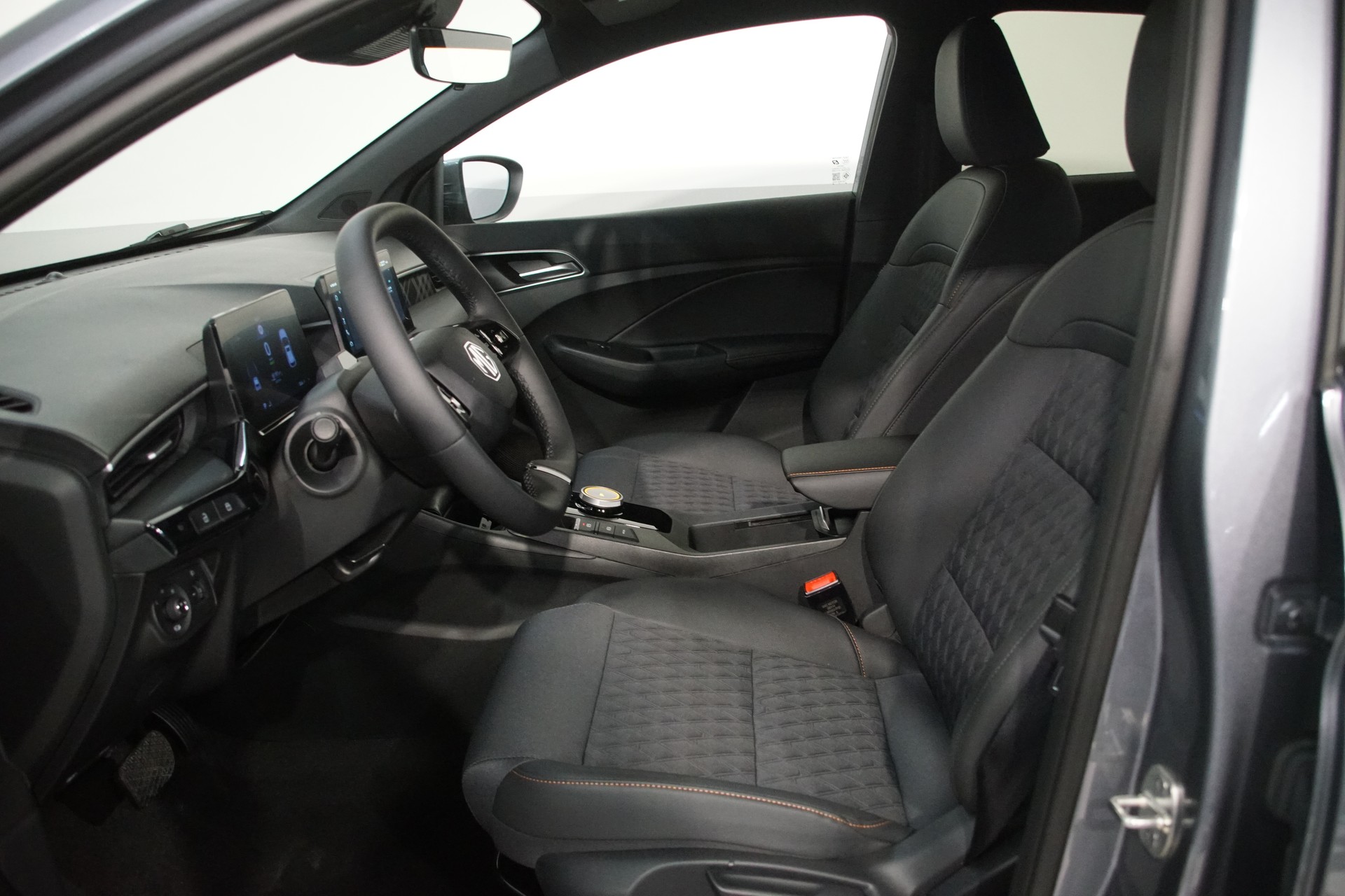 MG 3 1.5 Hybrid Luxury Aut. **Swiss-Edition**-image-12