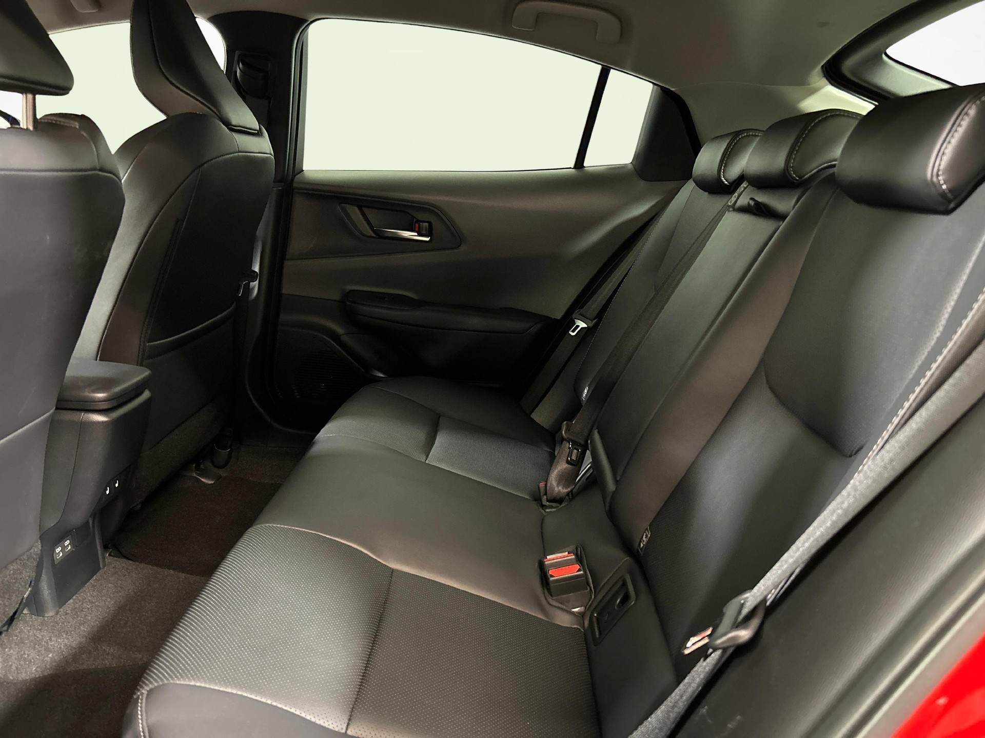TOYOTA Prius 2.0 Plug-In-Hybrid Premium-image-4