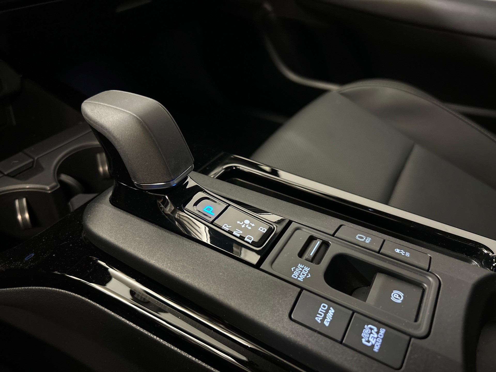 TOYOTA Prius 2.0 Plug-In-Hybrid Premium-image-14