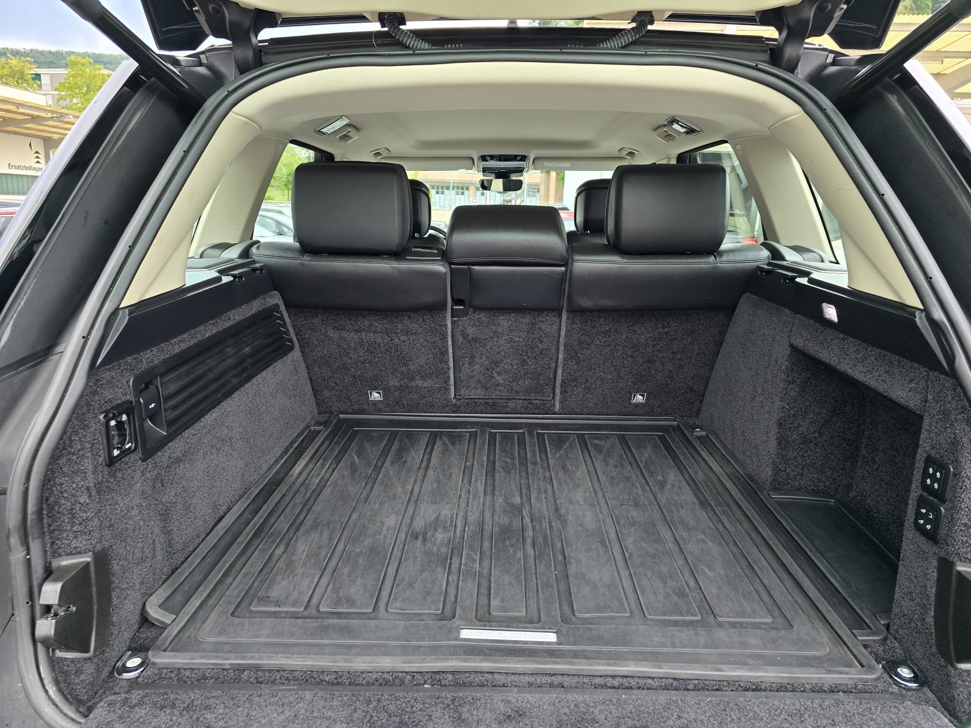 LAND ROVER Range Rover 4.4 SDV8 Vogue Automatic-image-25