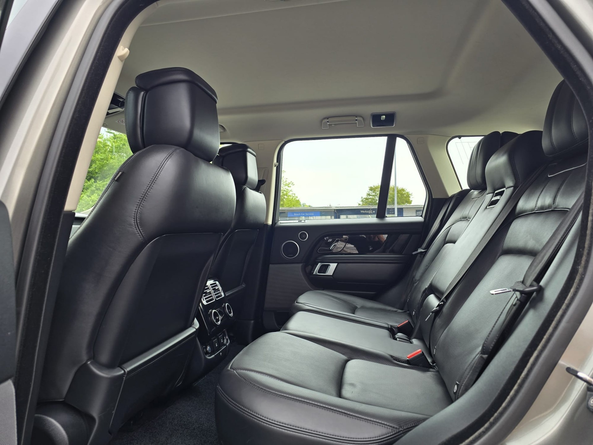 LAND ROVER Range Rover 4.4 SDV8 Vogue Automatic-image-24