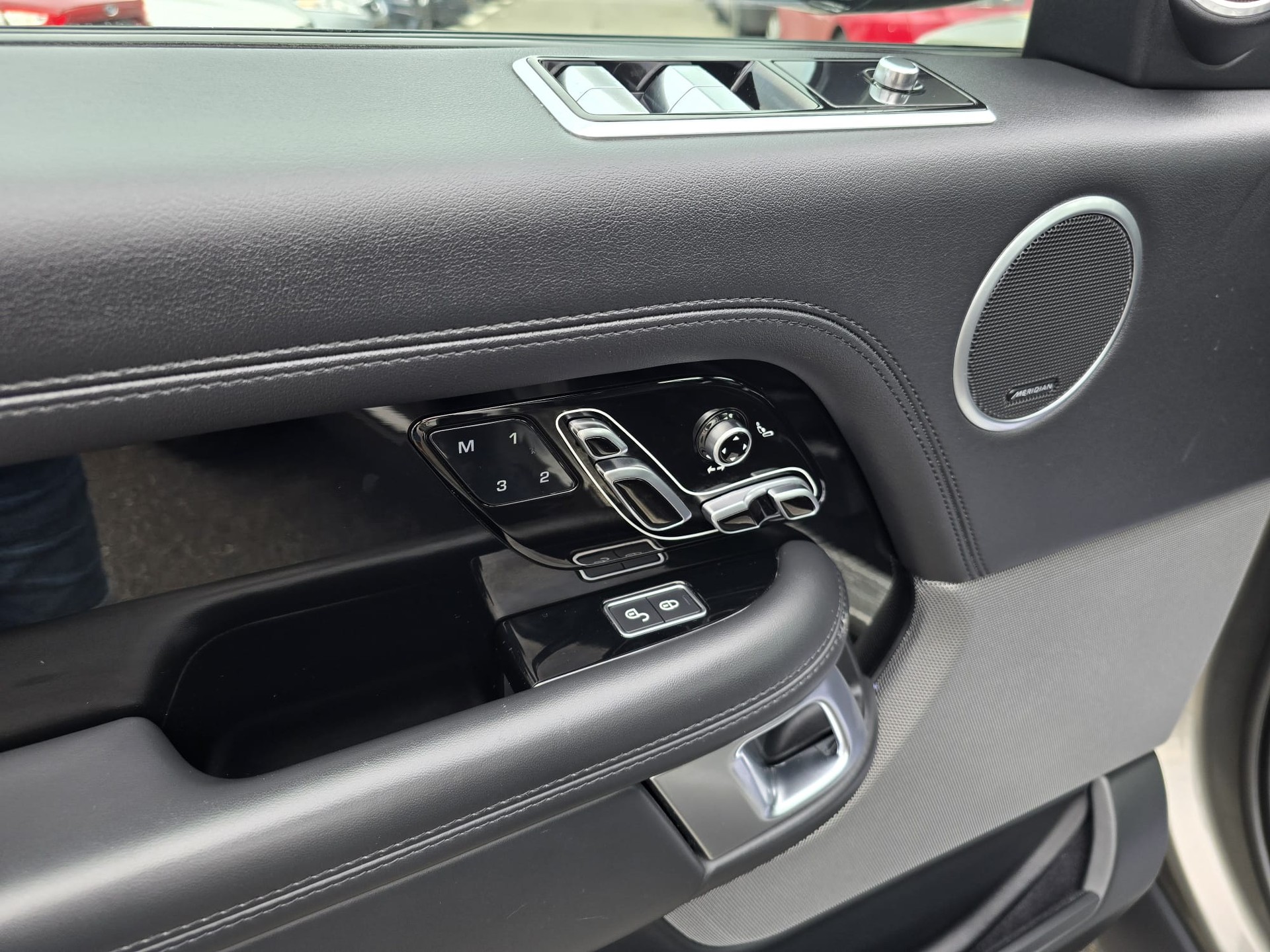 LAND ROVER Range Rover 4.4 SDV8 Vogue Automatic-image-18