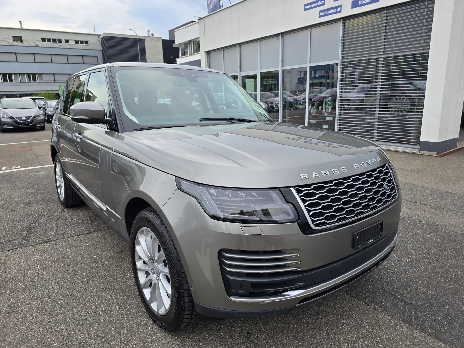 LAND ROVER Range Rover 4.4 SDV8 Vogue Automatic-image-2