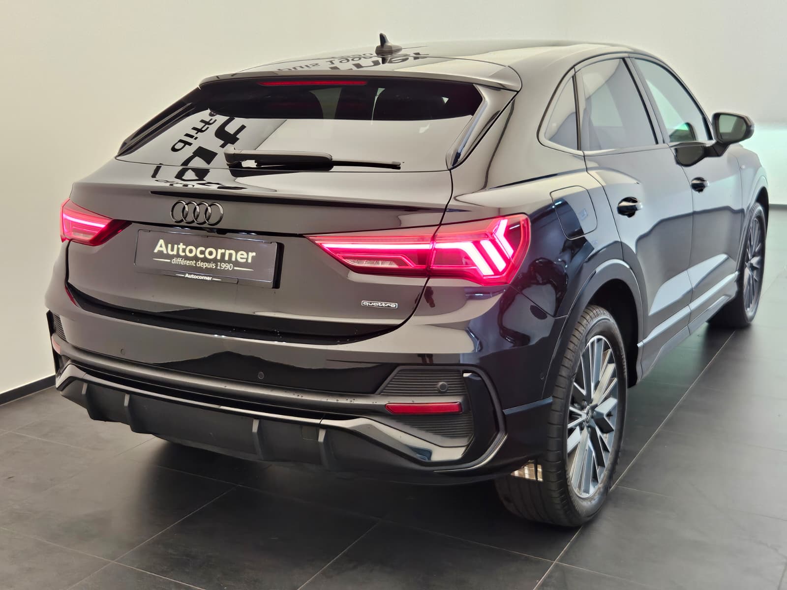 AUDI Q3 Sportback 40 TFSI S line quattro S-tronic-image-6