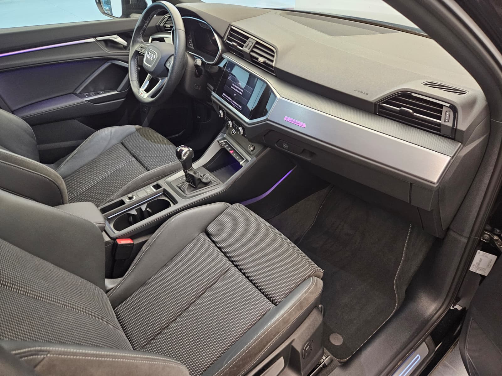 AUDI Q3 Sportback 40 TFSI S line quattro S-tronic-image-11