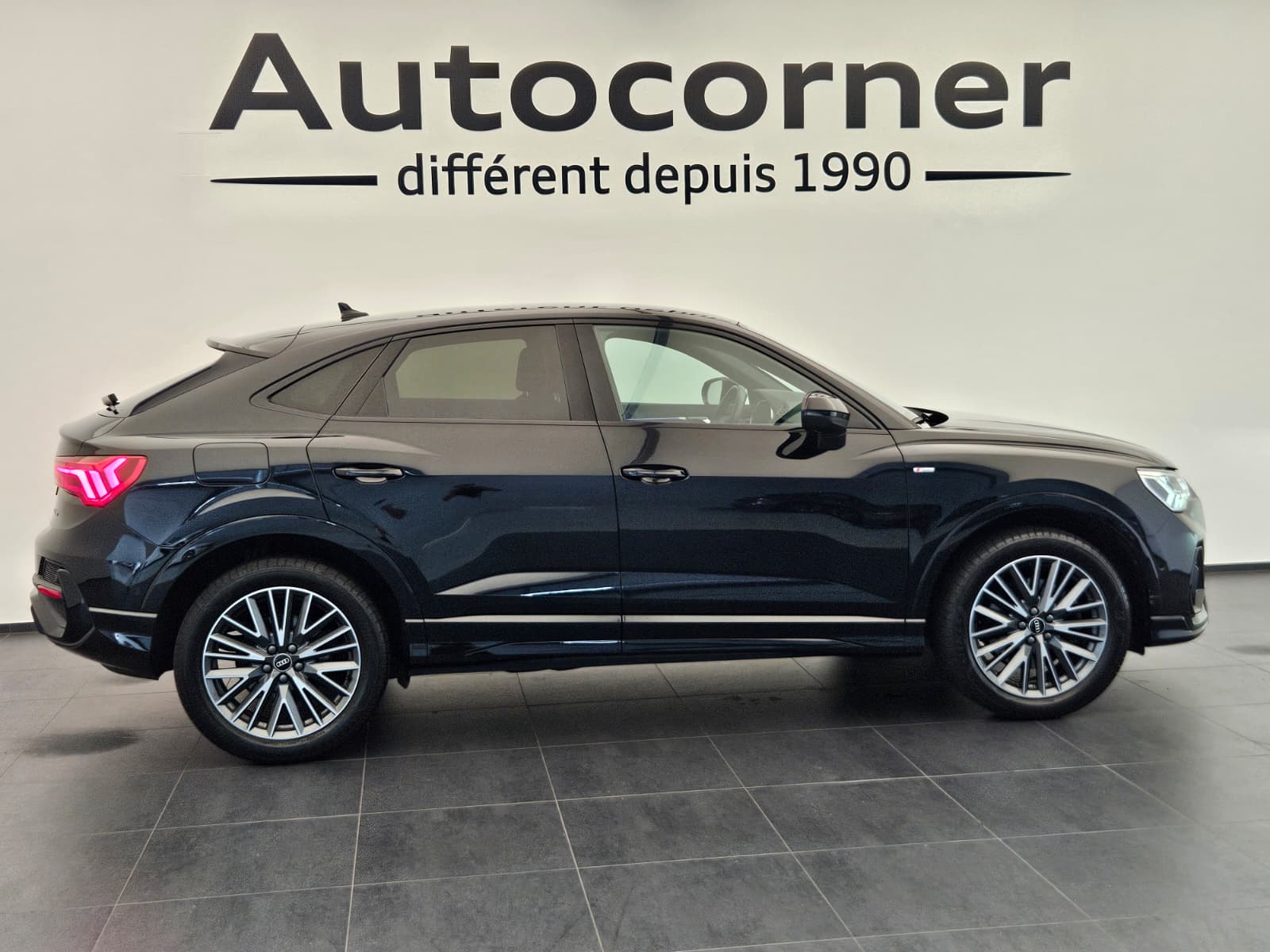AUDI Q3 Sportback 40 TFSI S line quattro S-tronic-image-5