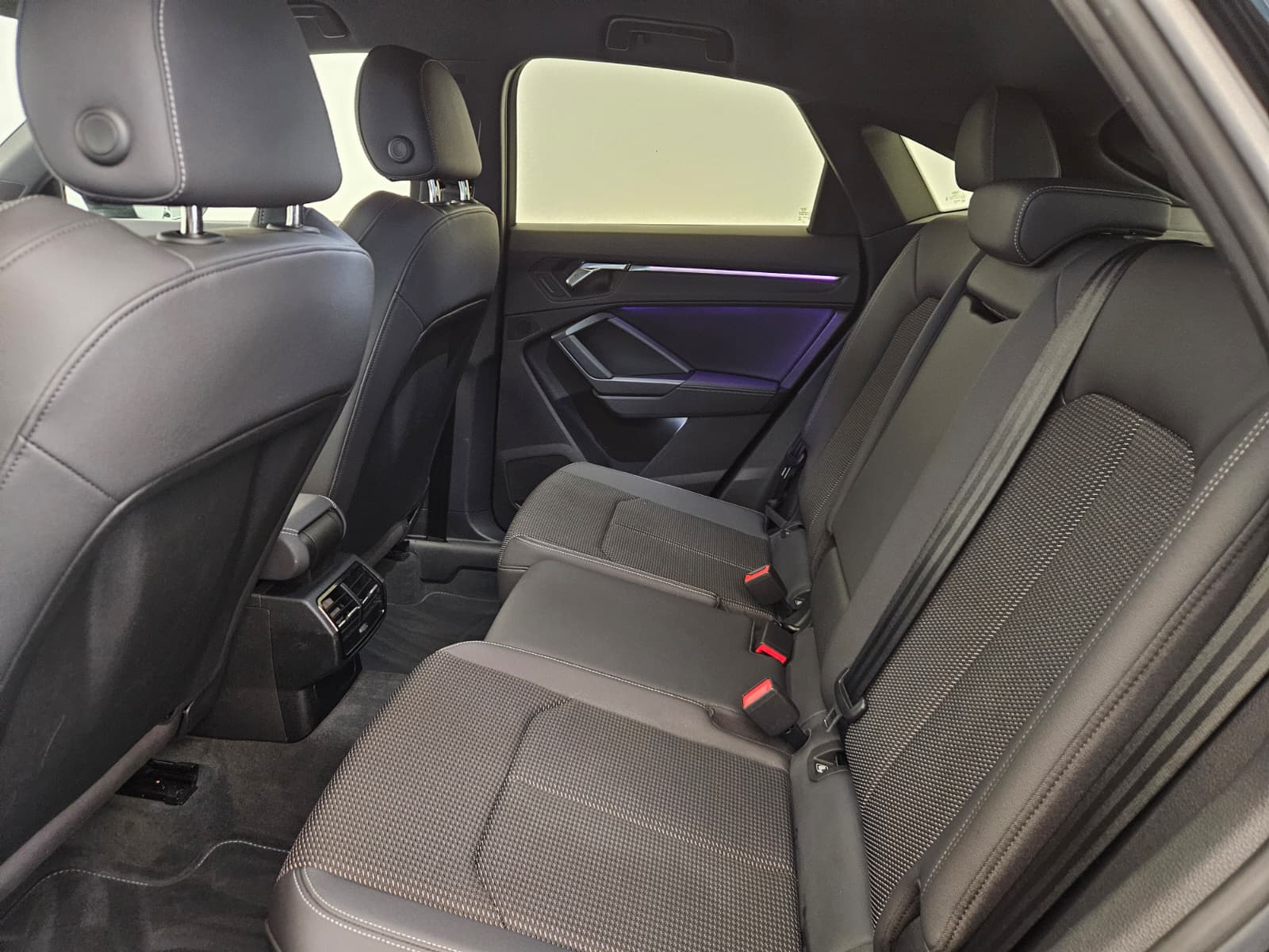 AUDI Q3 Sportback 40 TFSI S line quattro S-tronic-image-12