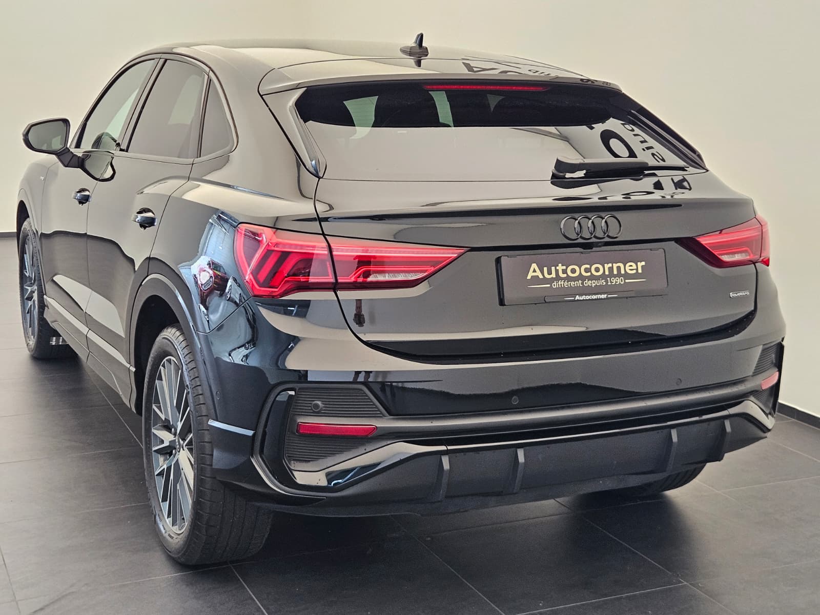 AUDI Q3 Sportback 40 TFSI S line quattro S-tronic-image-8