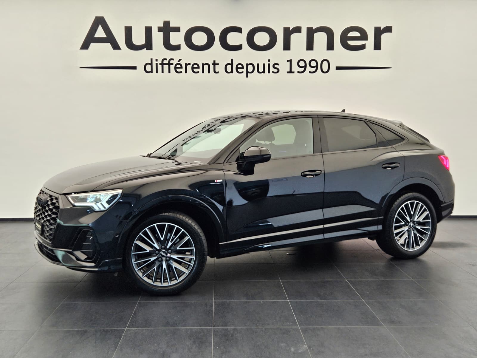 AUDI Q3 Sportback 40 TFSI S line quattro S-tronic-image-0