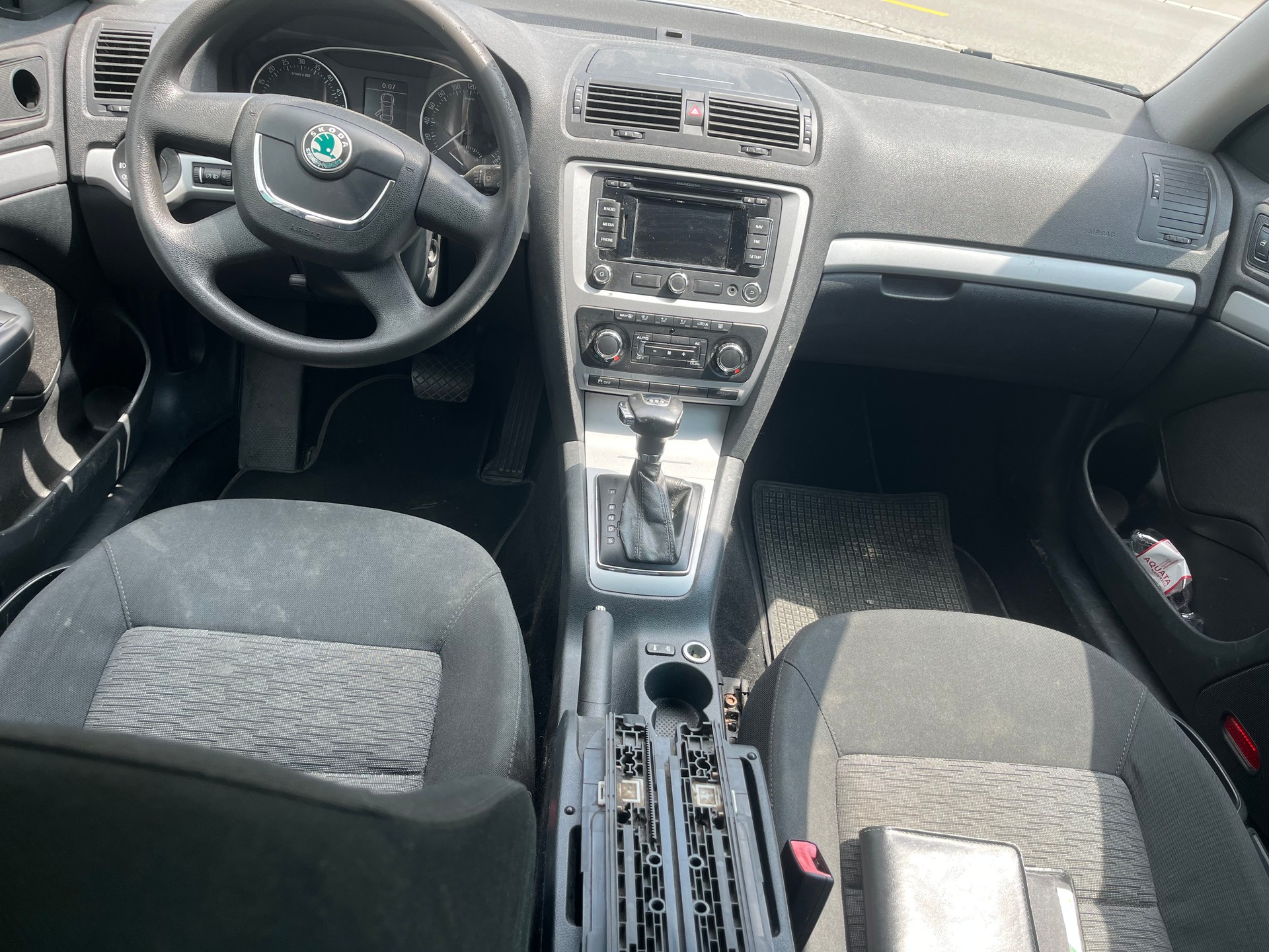SKODA Octavia Combi 1.6 TDI Active DSG-image-8