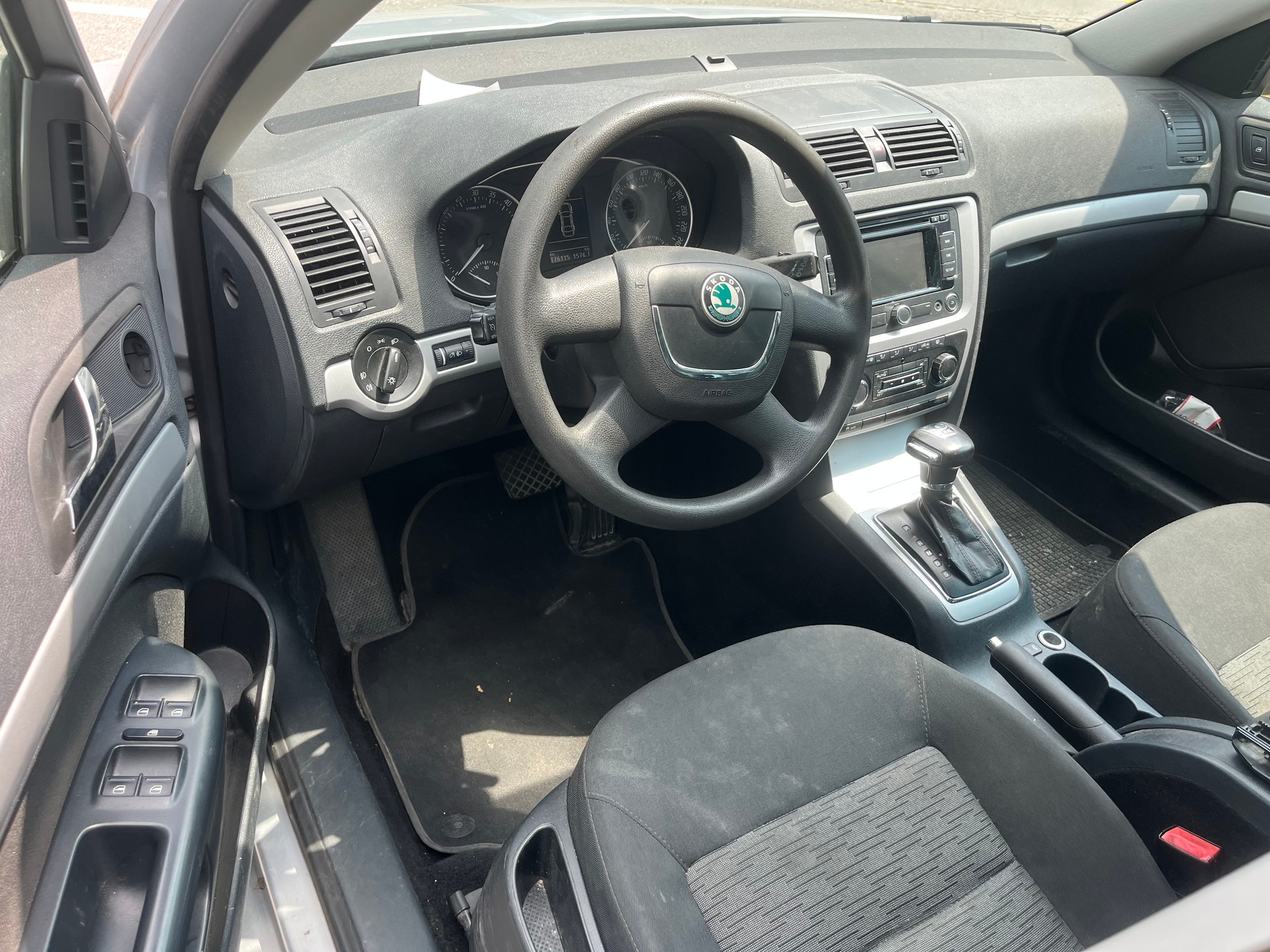 SKODA Octavia Combi 1.6 TDI Active DSG-image-9