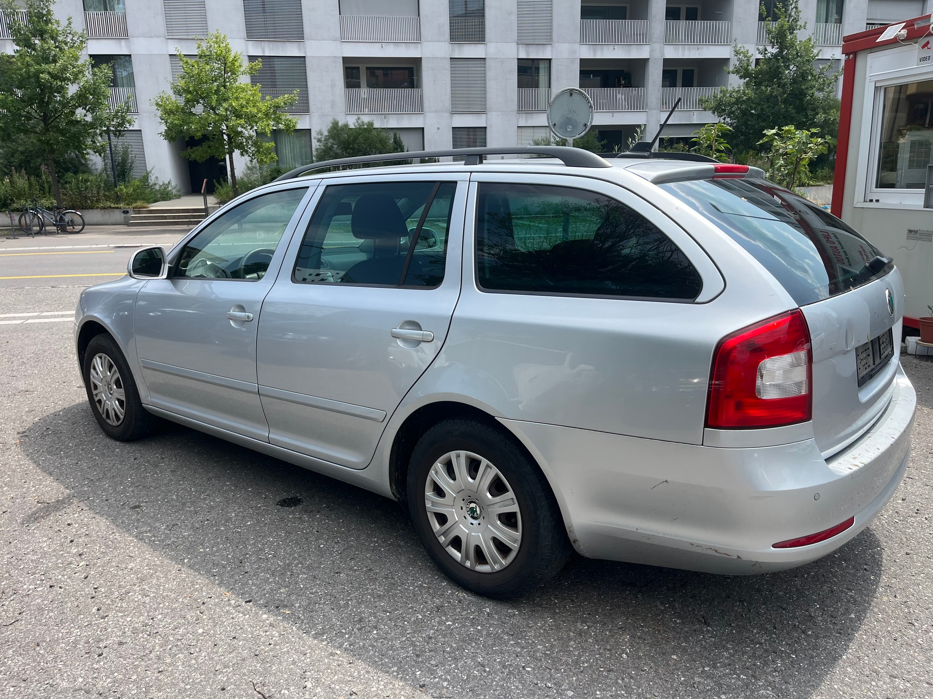 SKODA Octavia Combi 1.6 TDI Active DSG-image-2