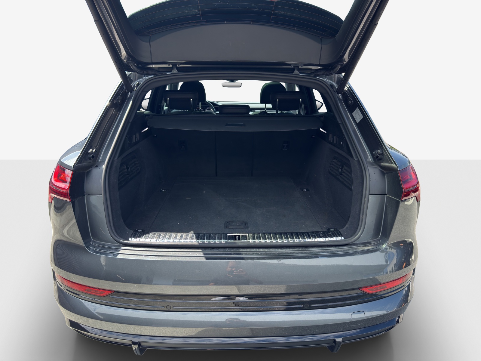 AUDI e-tron 55 S Line Black Edition quattro-image-12
