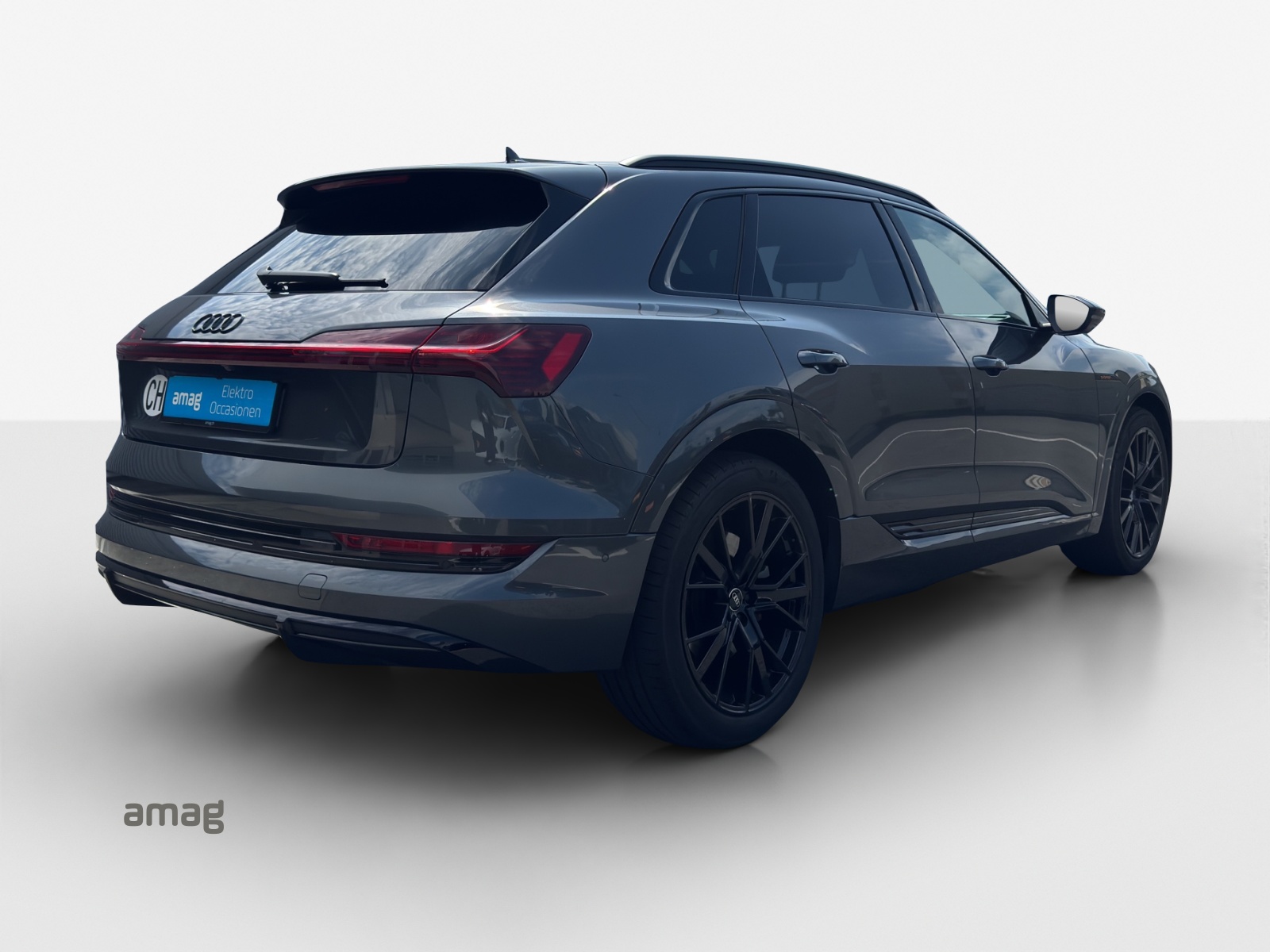 AUDI e-tron 55 S Line Black Edition quattro-image-4