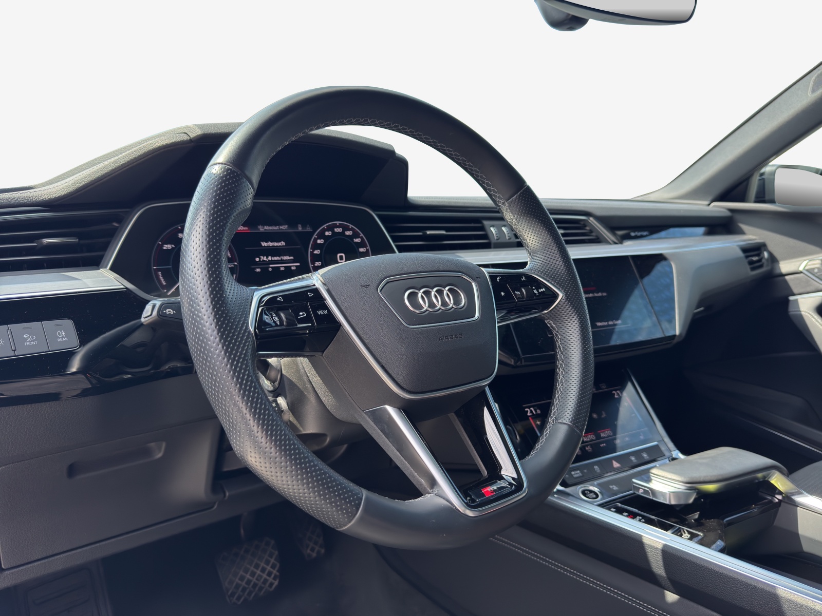 AUDI e-tron 55 S Line Black Edition quattro-image-9