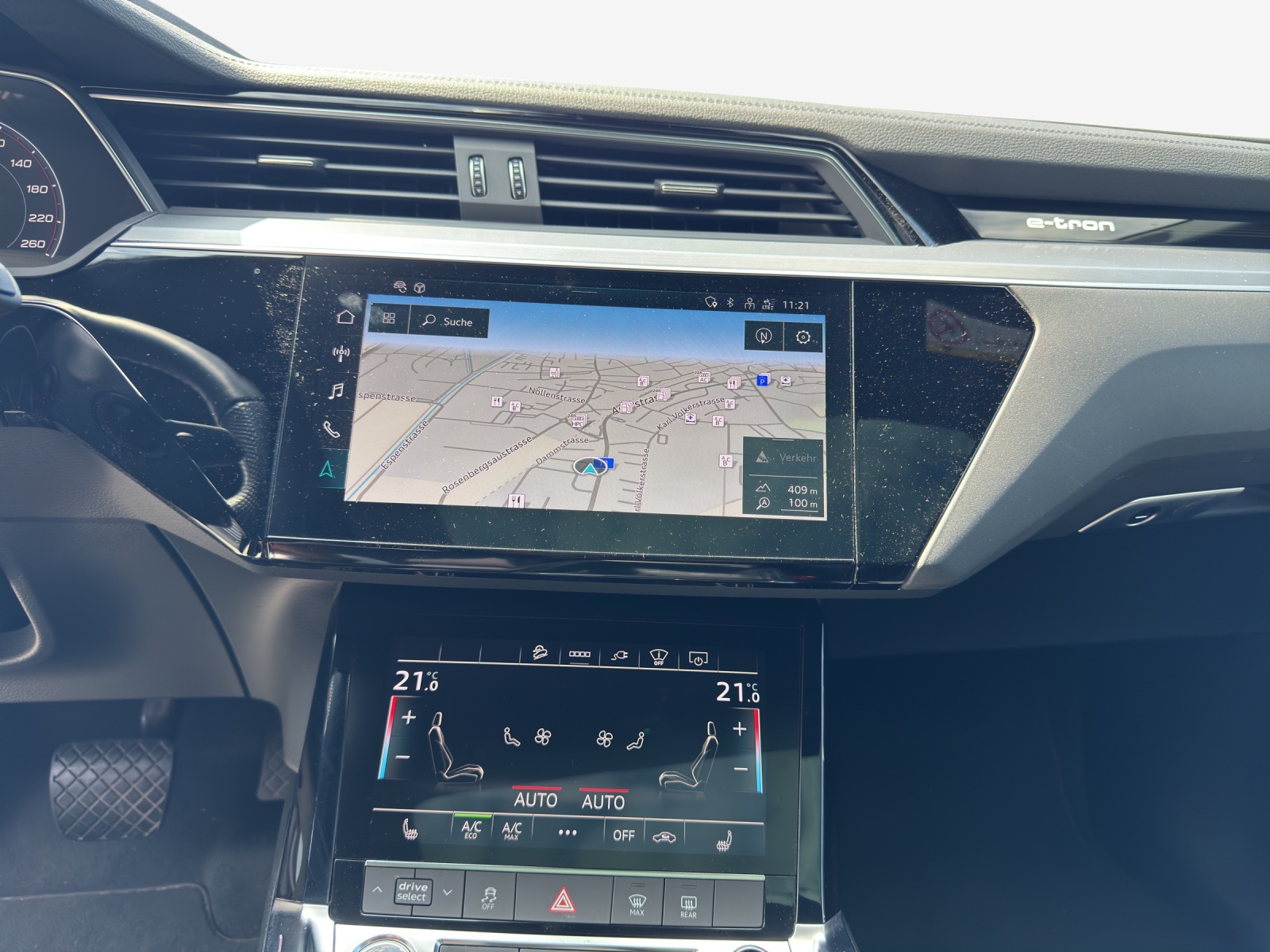 AUDI e-tron 55 S Line Black Edition quattro-image-10