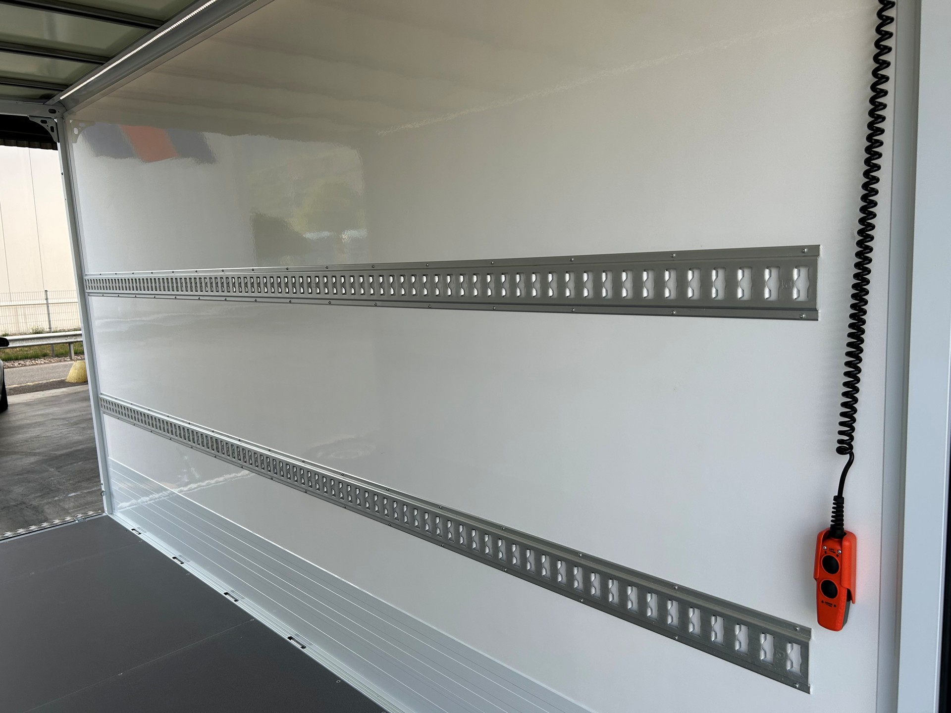 JUNGE LIGHTSTAR-TRAILER-image-11