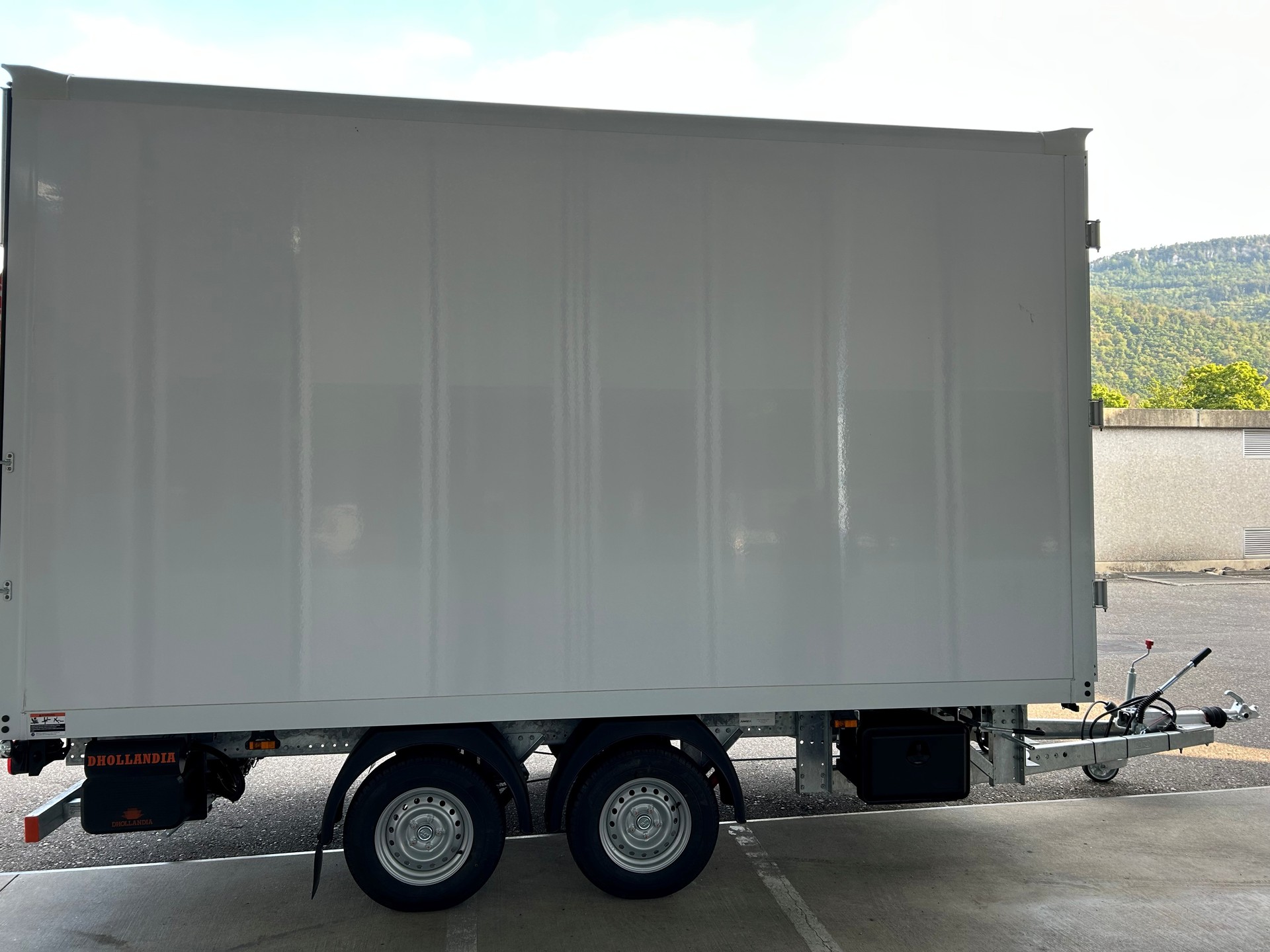JUNGE LIGHTSTAR-TRAILER-image-5