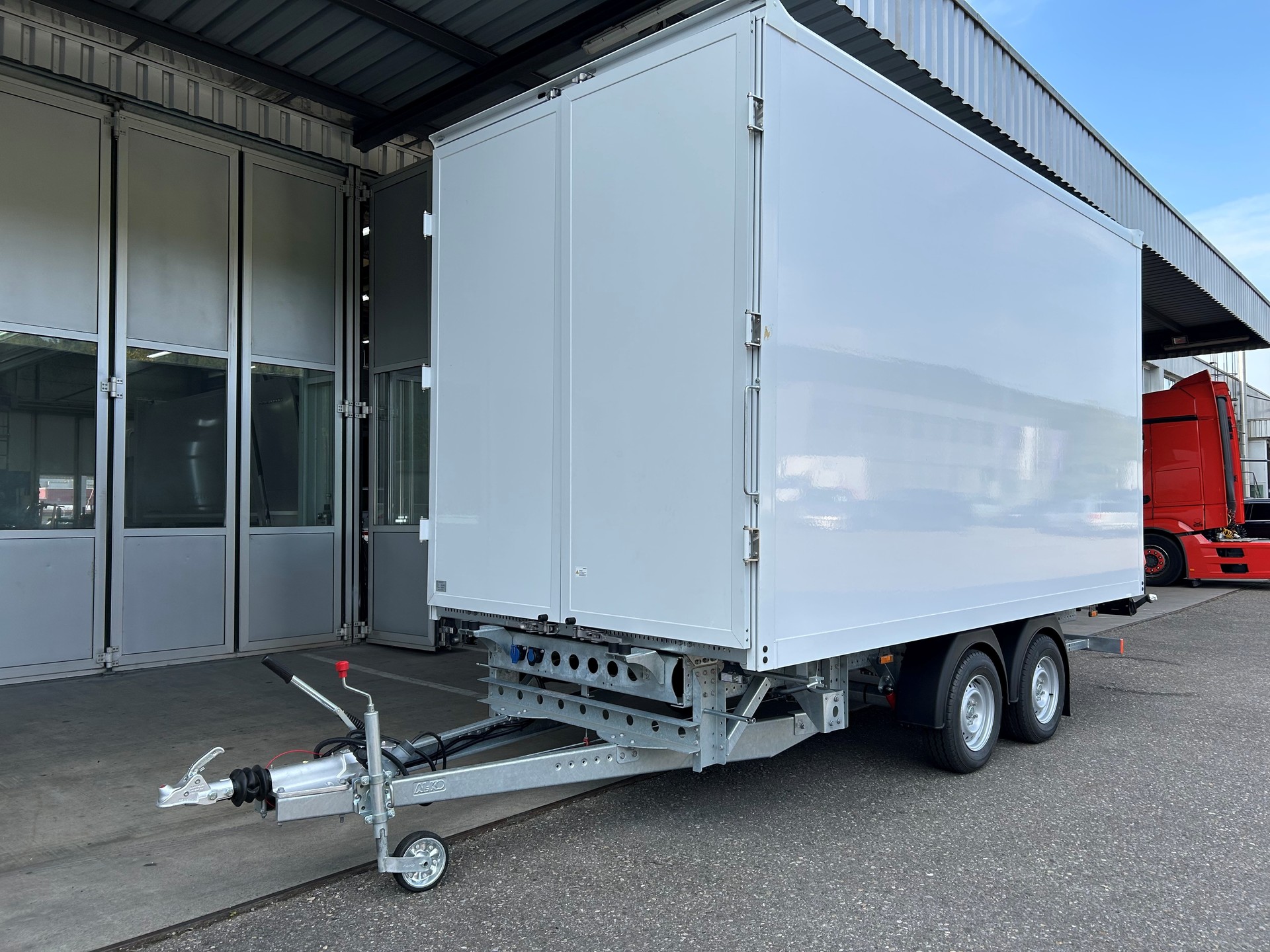 JUNGE LIGHTSTAR-TRAILER