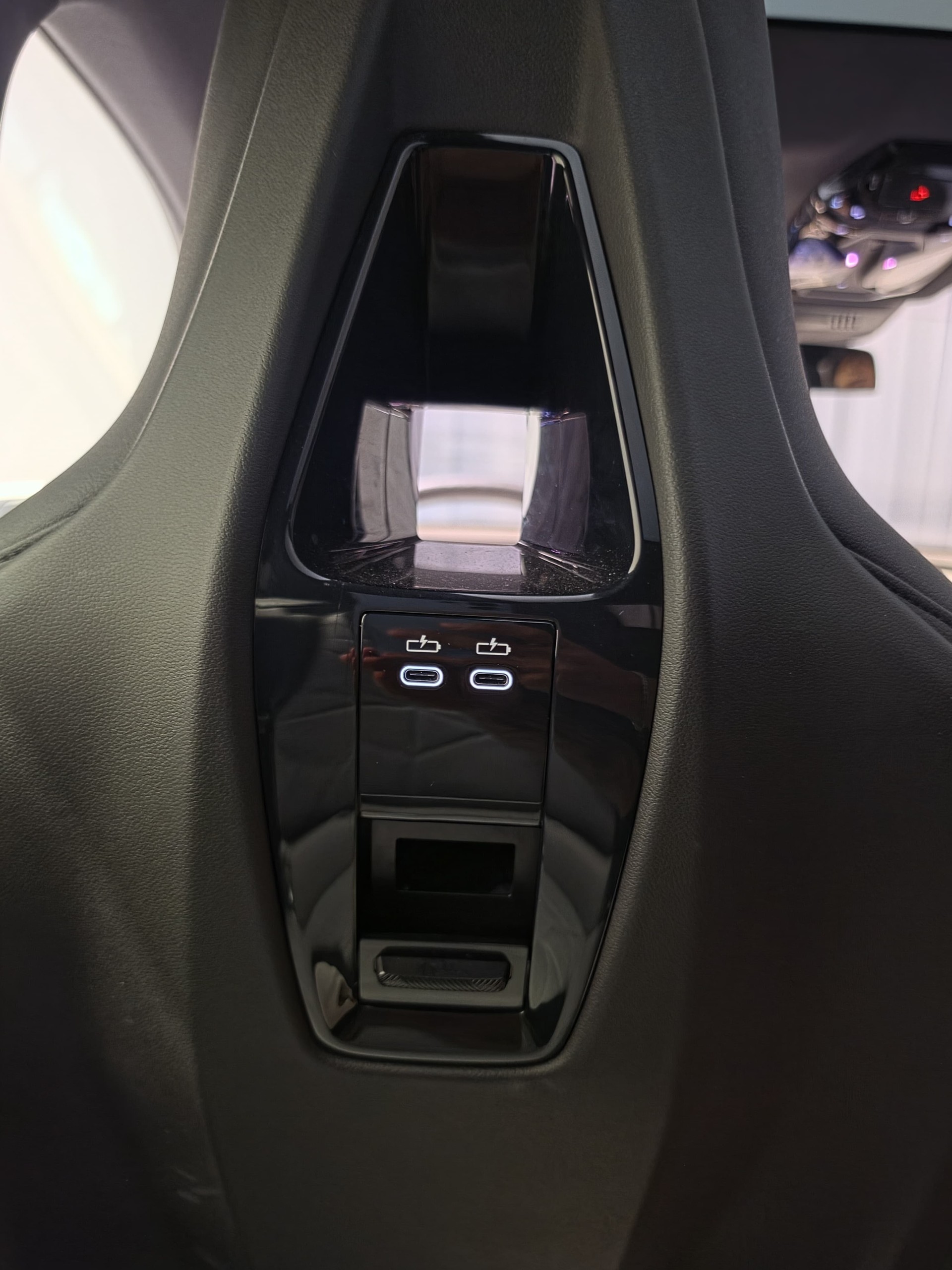 BMW iX xDrive50(57)-image-17