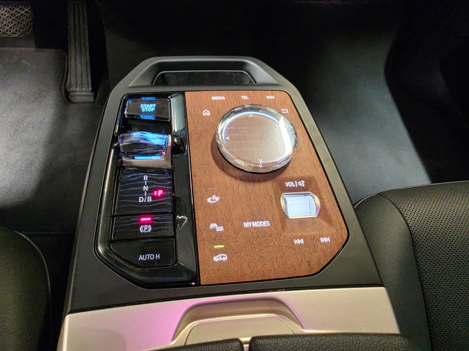 BMW iX xDrive50(57)-image-12