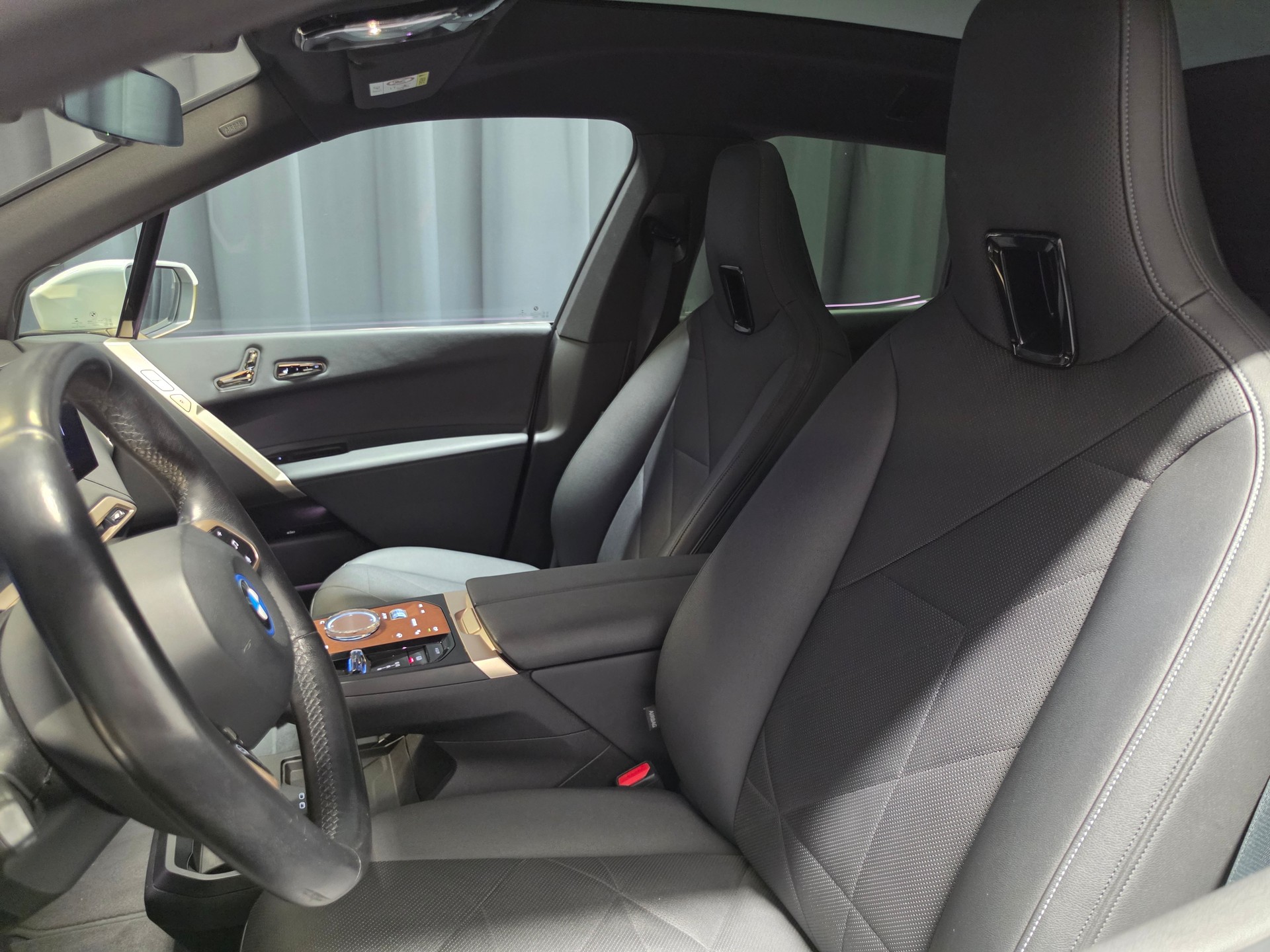 BMW iX xDrive50(57)-image-6