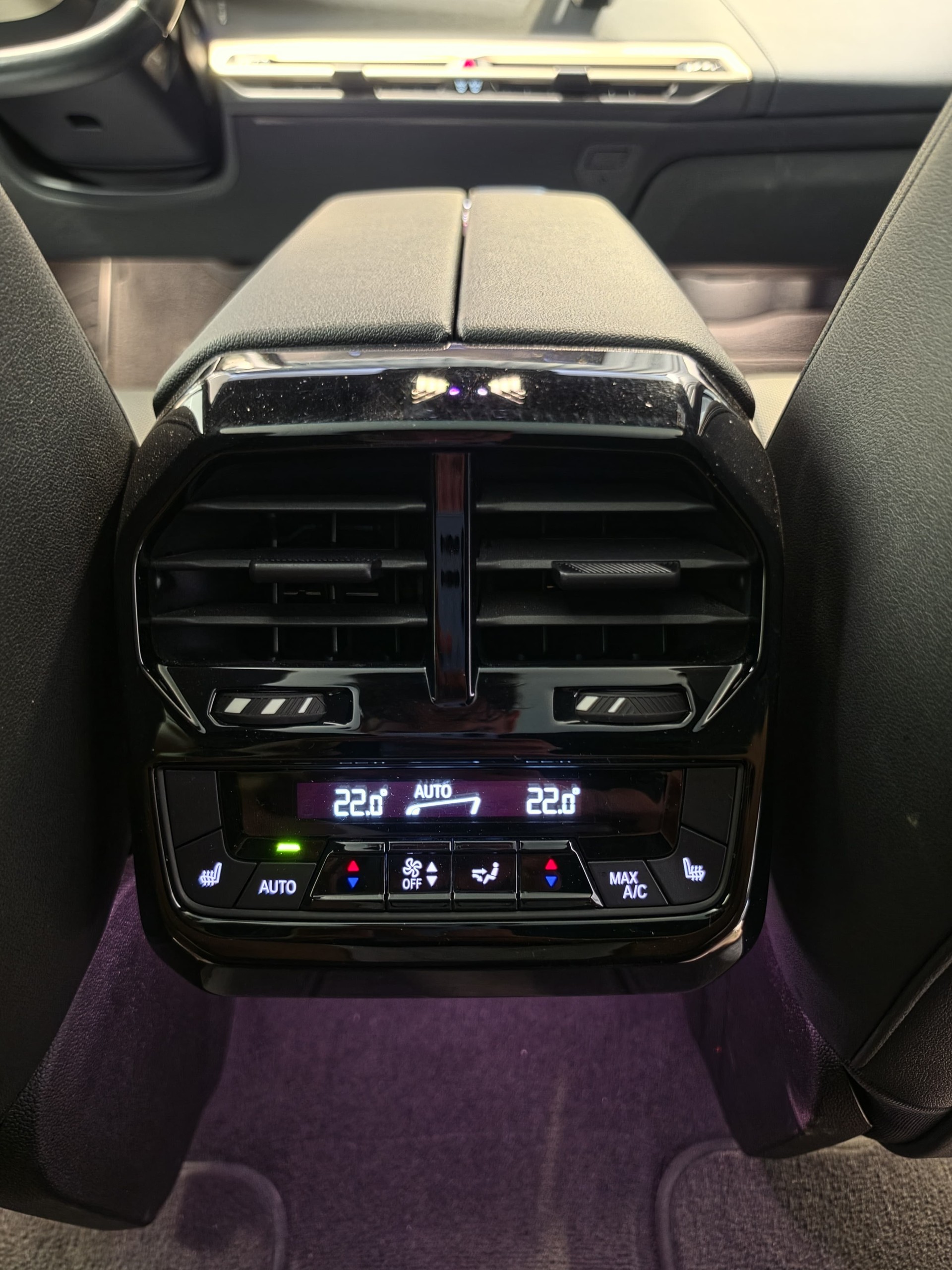 BMW iX xDrive50(57)-image-16