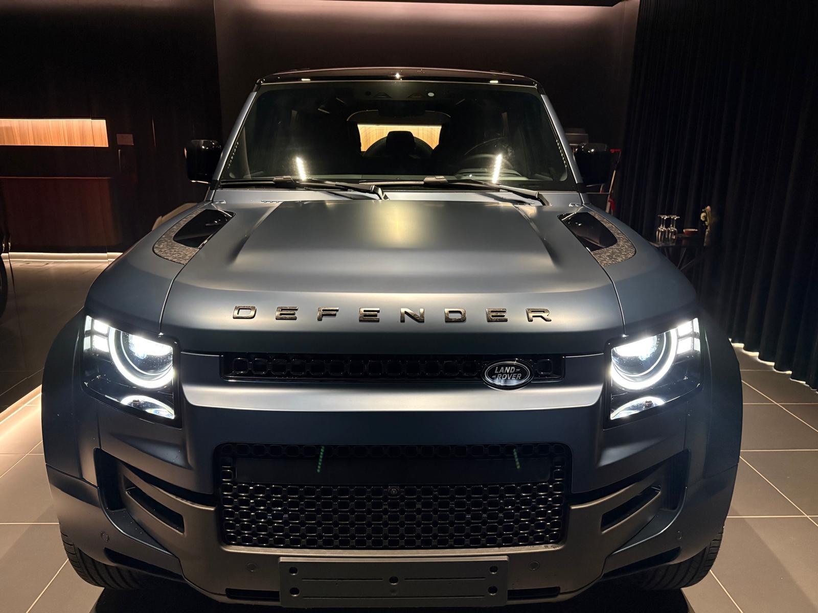 LAND ROVER Defender 110 4.4 V8 Octa-showroom-element-1