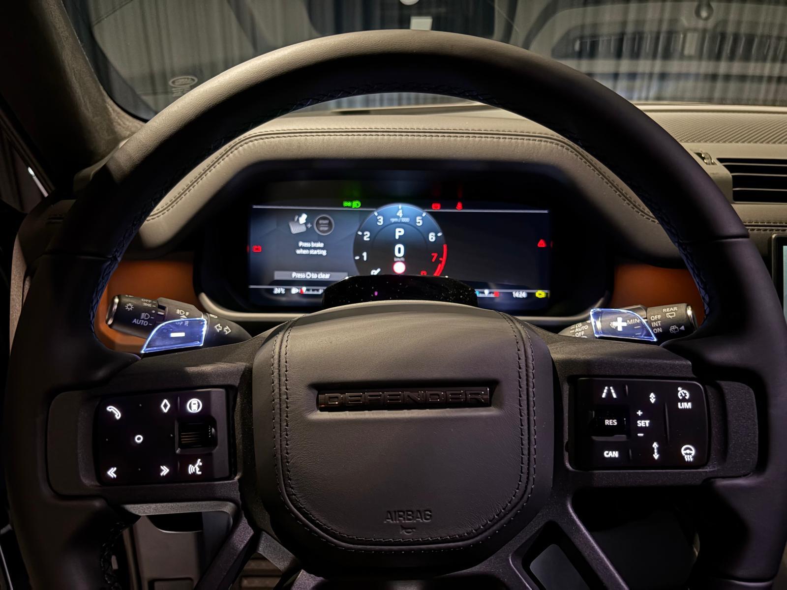 LAND ROVER Defender 110 4.4 V8 Octa-image-9