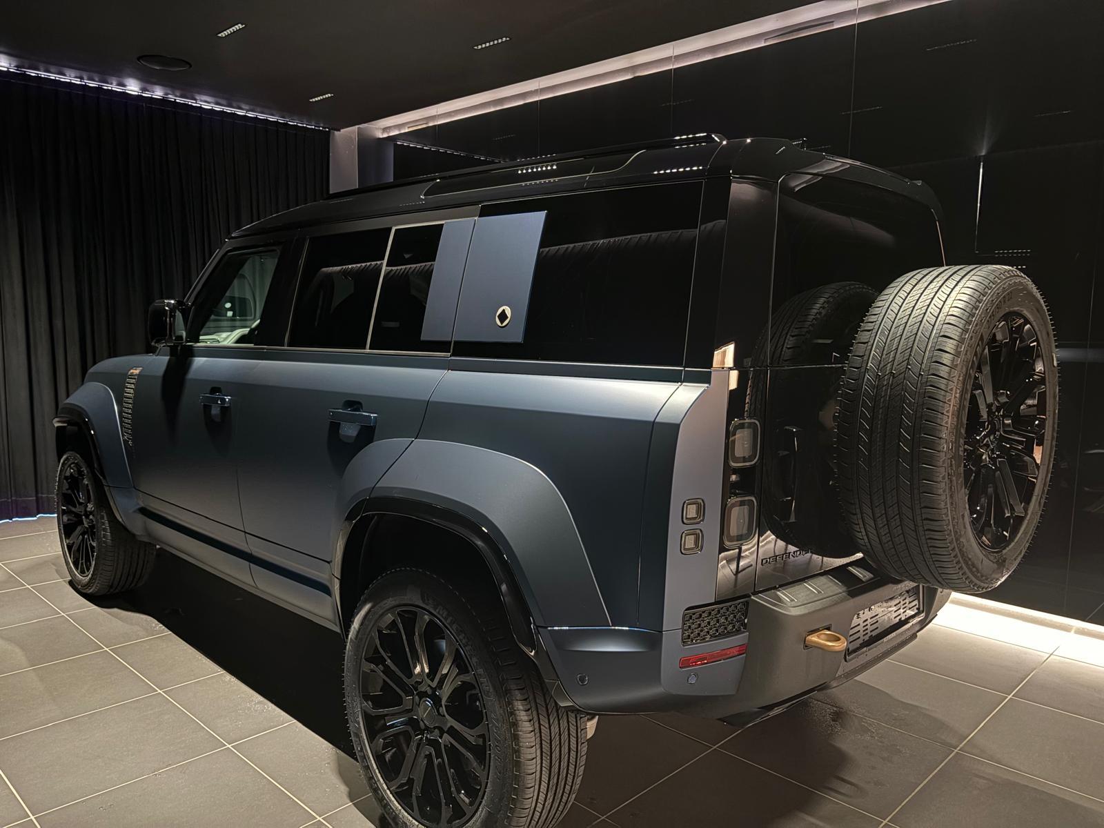 LAND ROVER Defender 110 4.4 V8 Octa-showroom-element-2