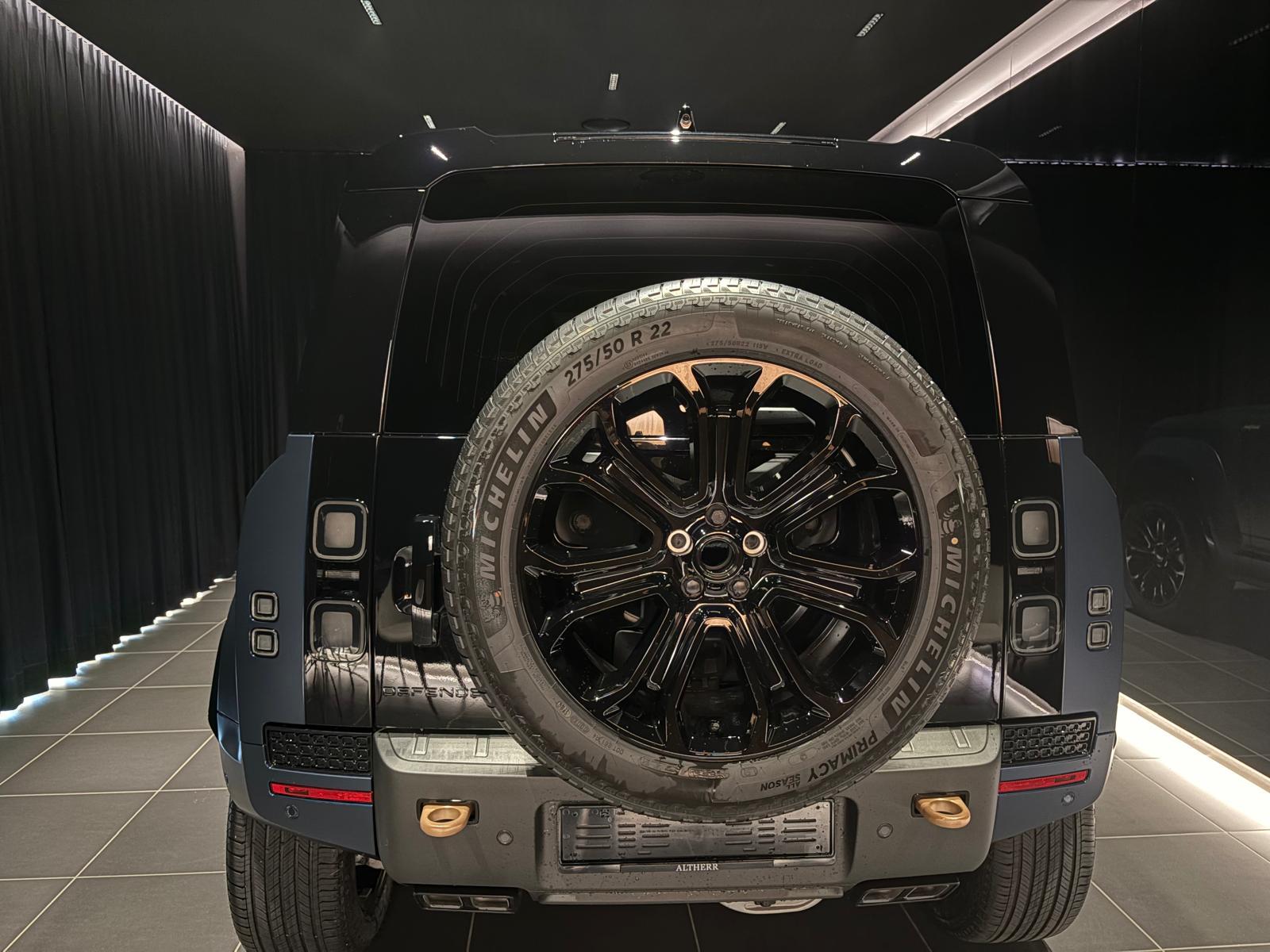 LAND ROVER Defender 110 4.4 V8 Octa-showroom-element-3