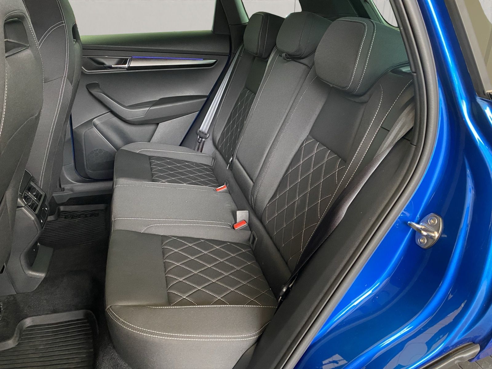 SKODA Karoq 1.5 TSI SportLine DSG-Automat-image-3