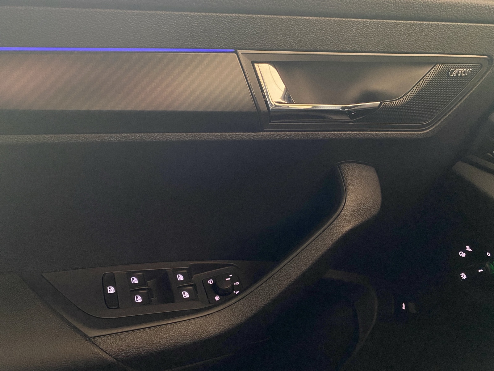 SKODA Karoq 1.5 TSI SportLine DSG-Automat-image-9