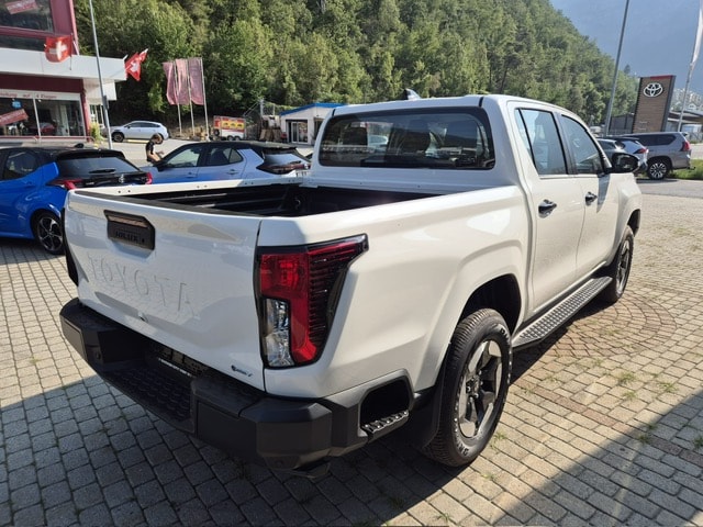 TOYOTA Double Cab Pick-up-image-2