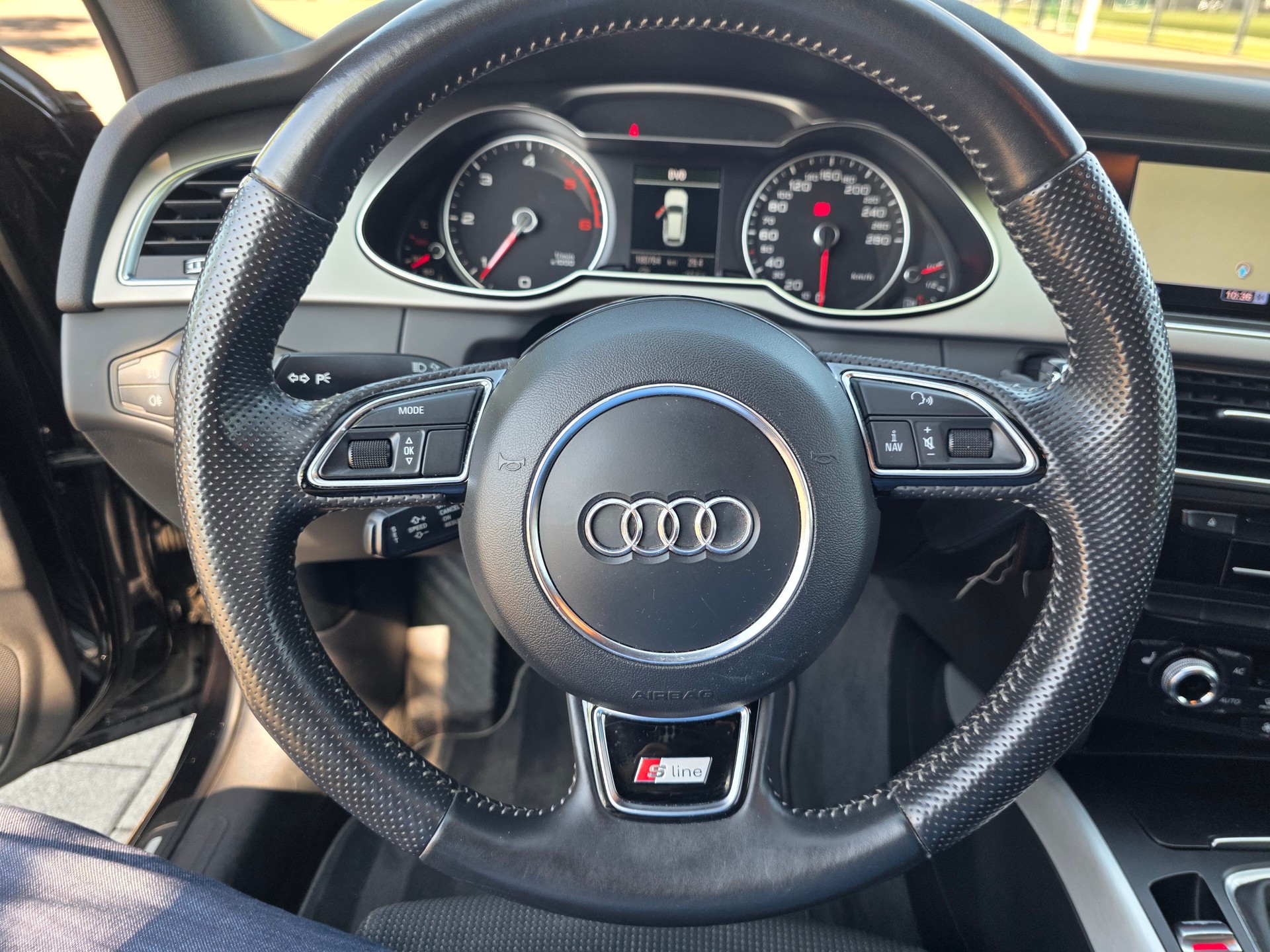 AUDI A4 Avant 2.0 TDI quattro-image-11