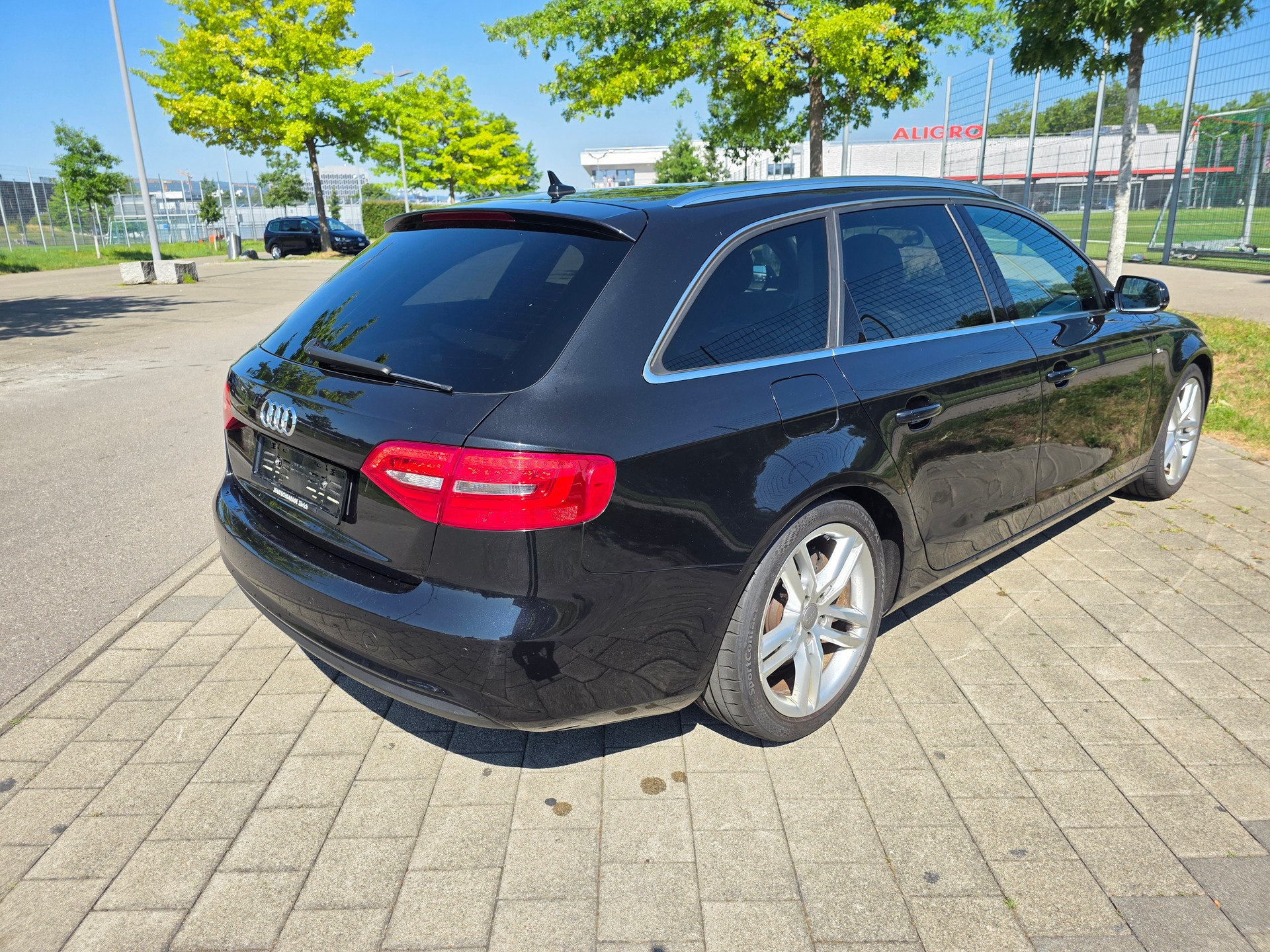 AUDI A4 Avant 2.0 TDI quattro-image-3