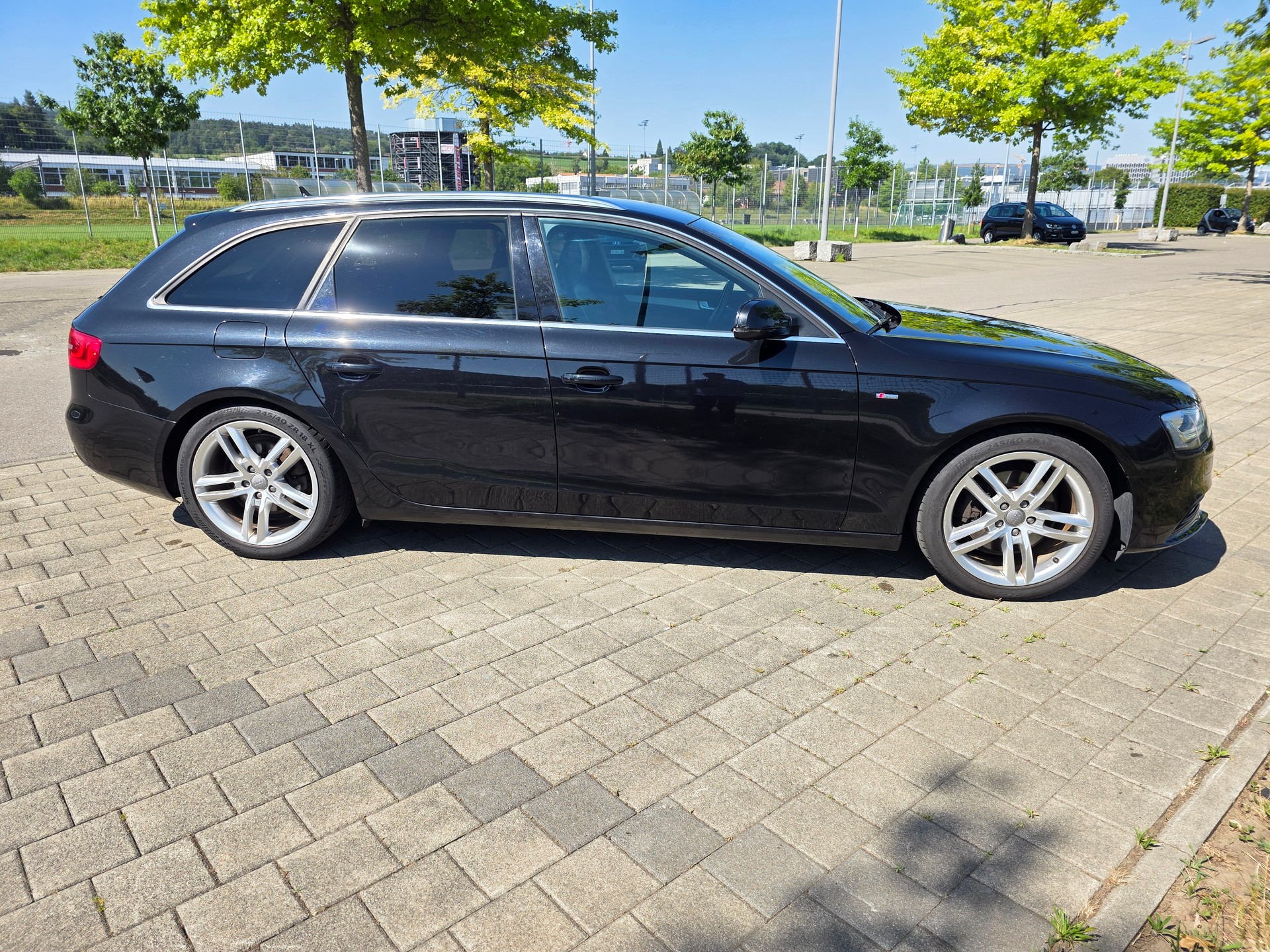 AUDI A4 Avant 2.0 TDI quattro-image-8