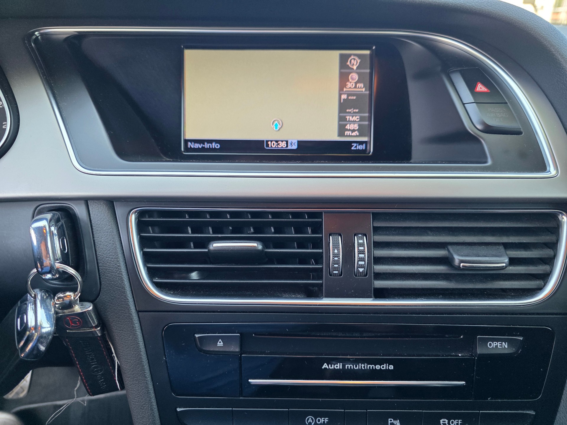AUDI A4 Avant 2.0 TDI quattro-image-13