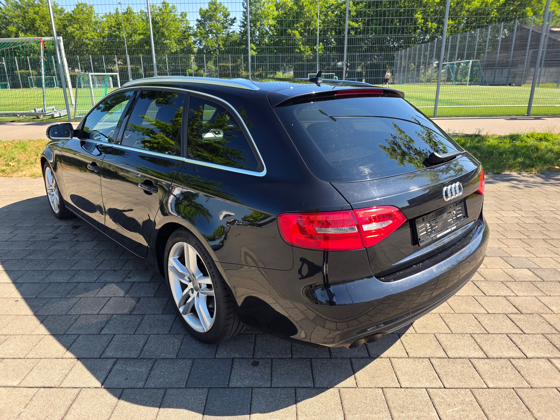 AUDI A4 Avant 2.0 TDI quattro-image-4