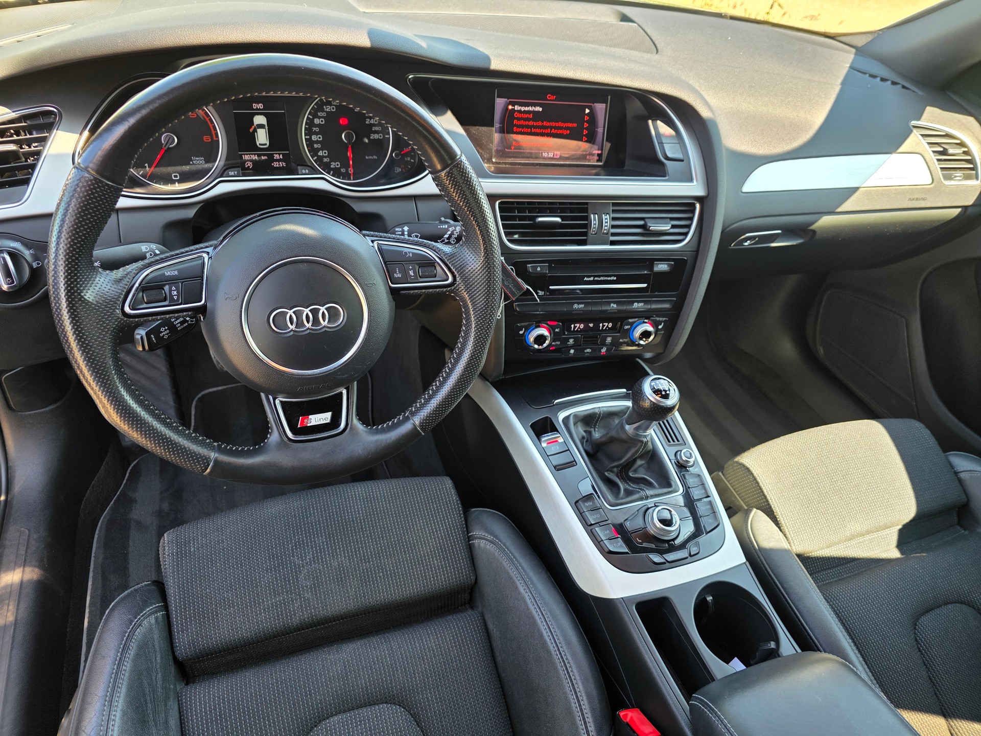 AUDI A4 Avant 2.0 TDI quattro-image-15