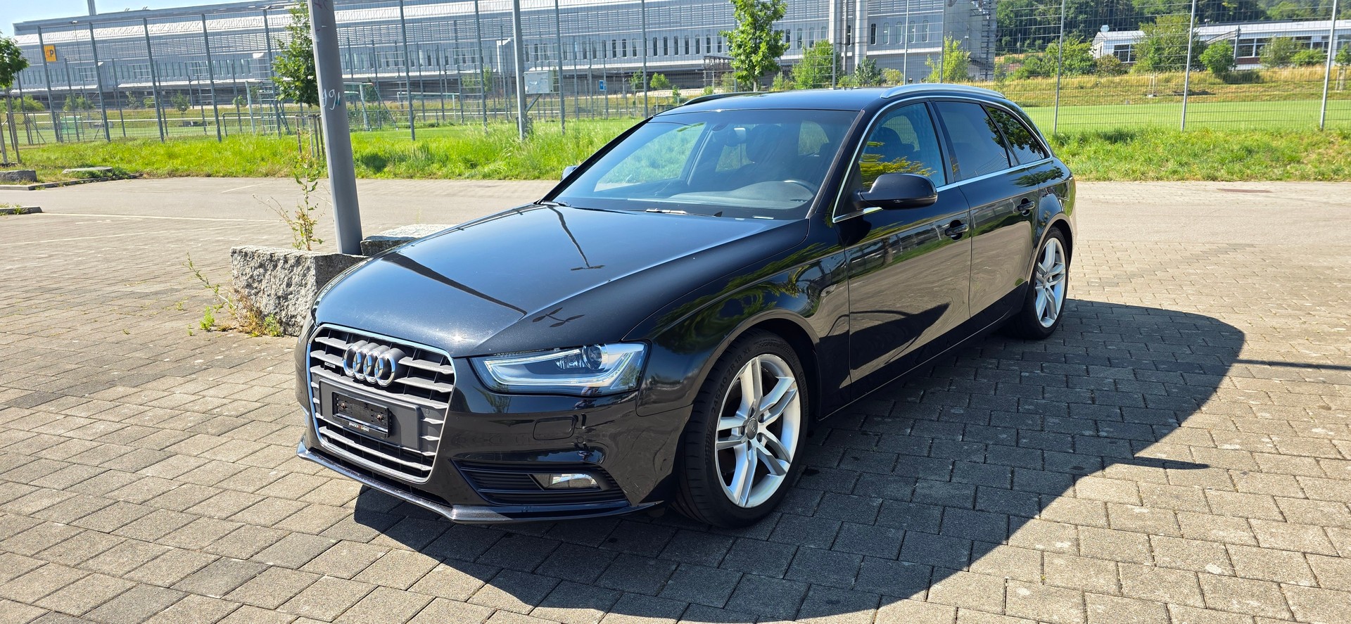 AUDI A4 Avant 2.0 TDI quattro-image-0
